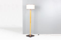 Lámpara de pie Art Decó en madera de peral, cobre y baquelita, años 30