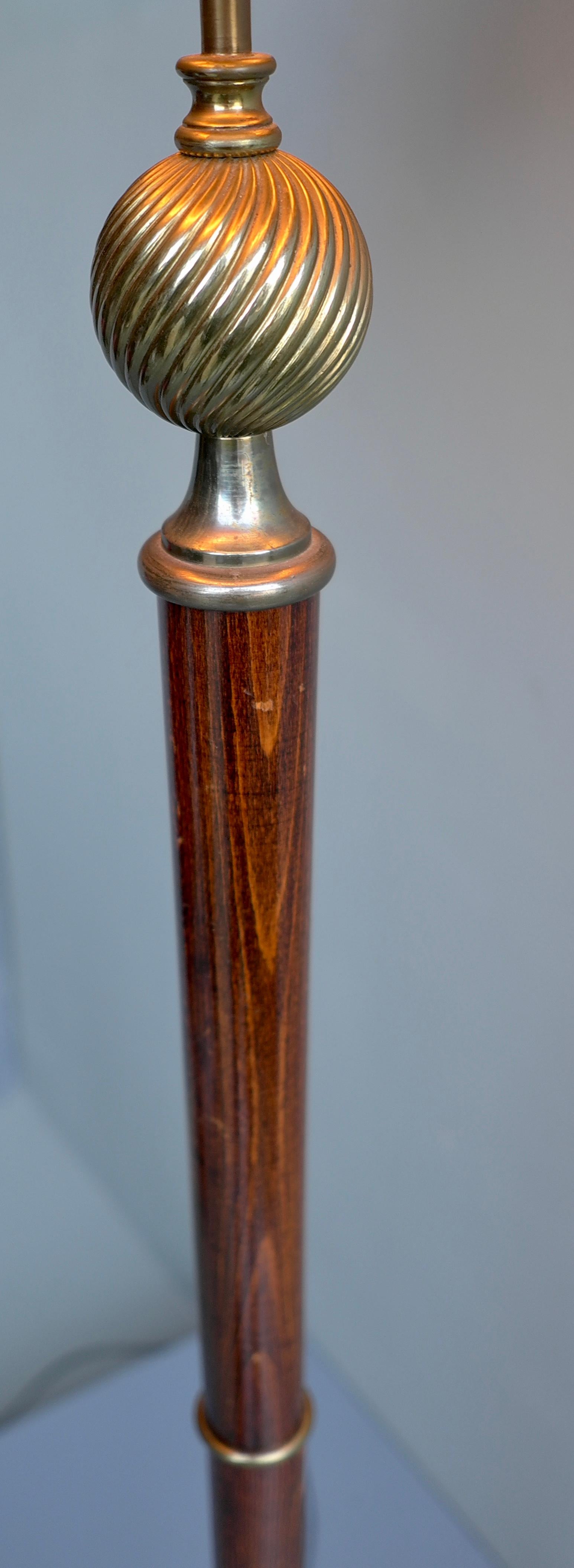 Art Deco Floor Lamp in Walnut Wood, with Fine Brass Details, France 1930's For Sale 2