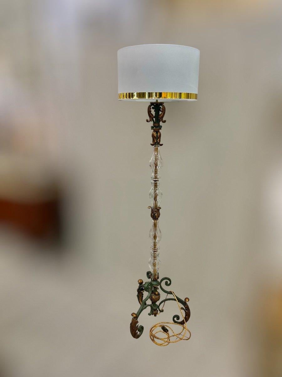 Gilt Art Deco Floor Lamp in Wrought Iron and Crystal  For Sale