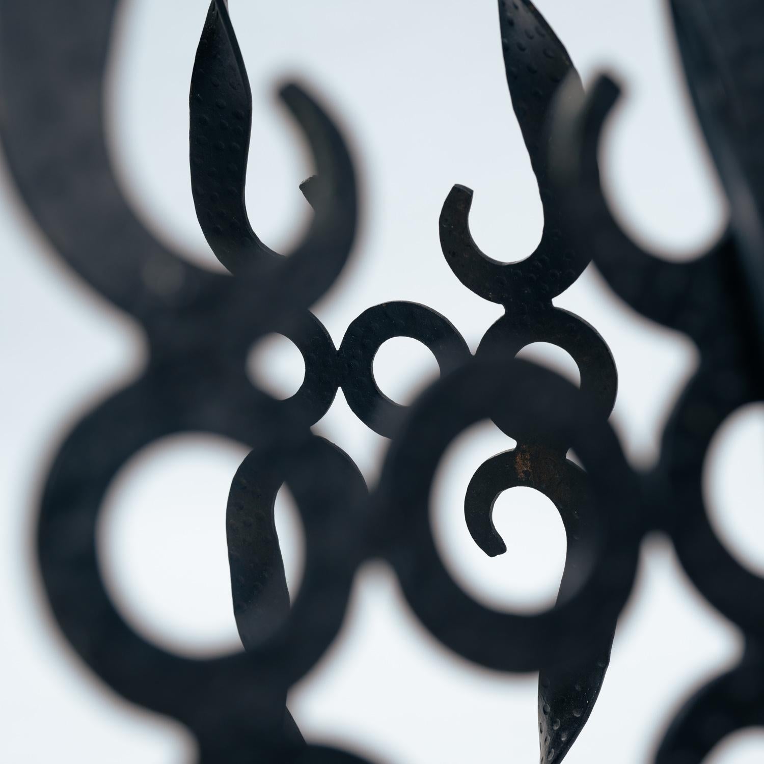 Lampadaire Art déco en fer forgé et verre, années 1930 en vente 5
