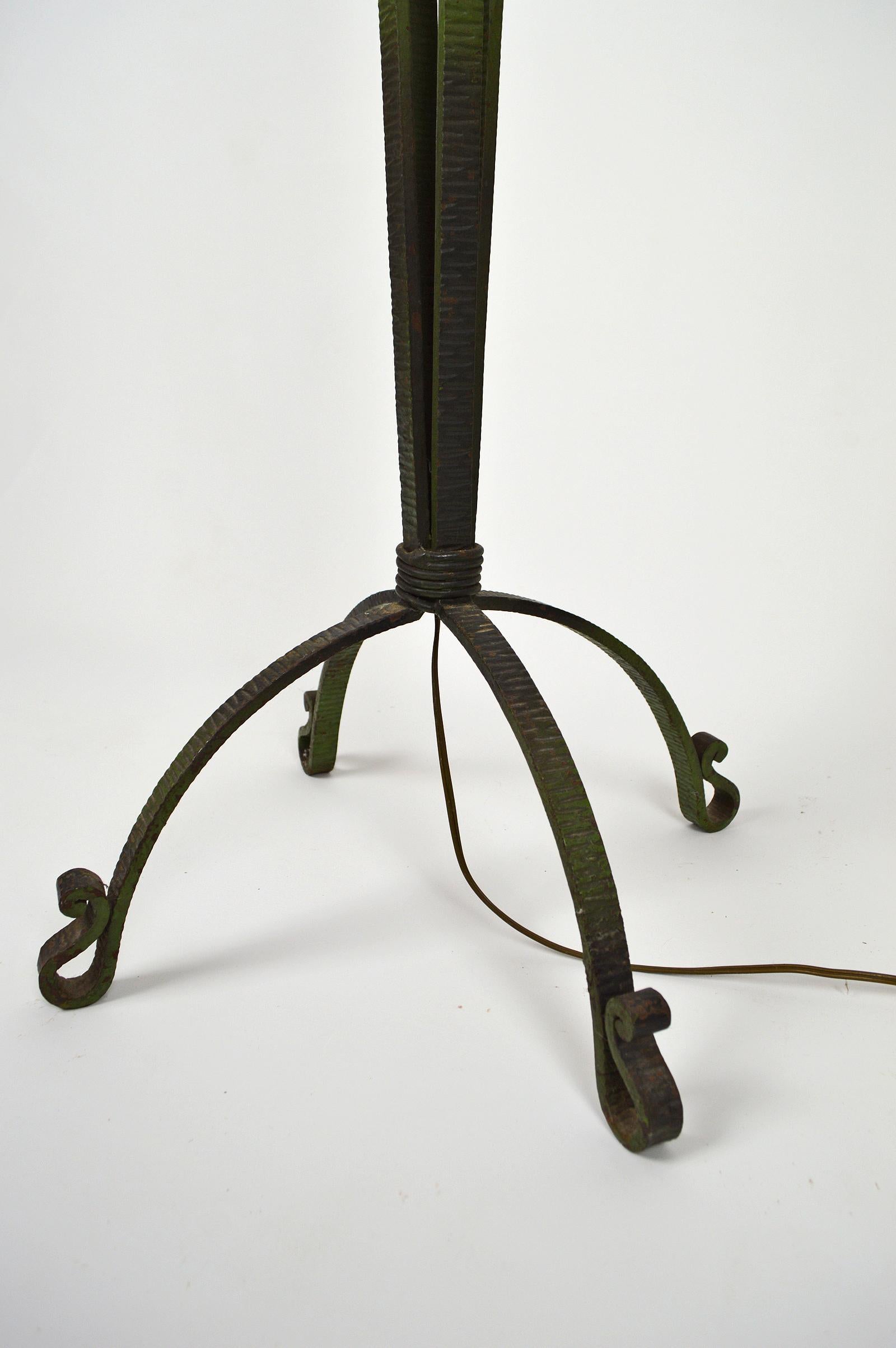 Art Deco Floor Lamp in Wrought Iron and Green Patina, France, circa 1930 For Sale 5