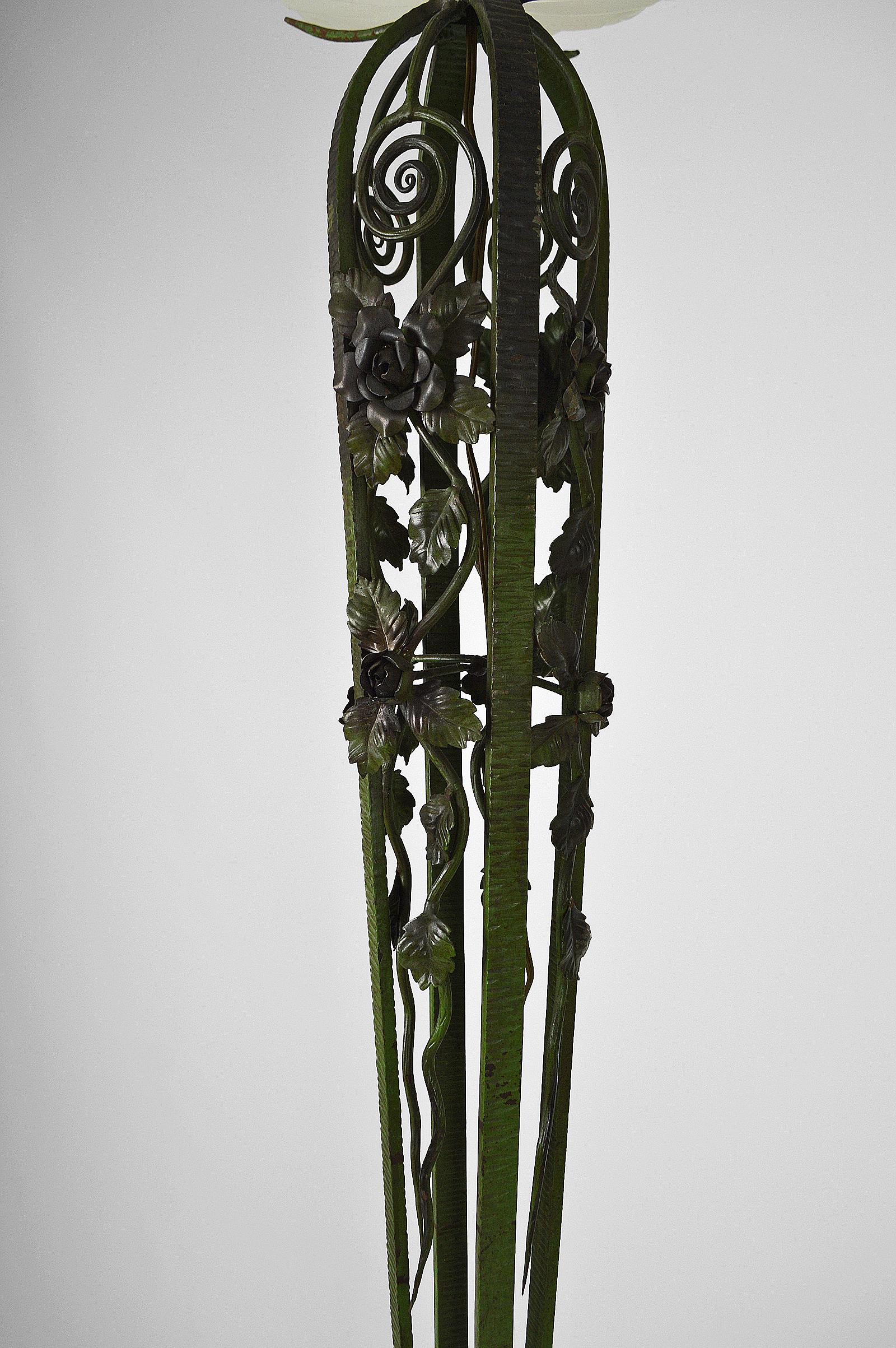 Art Deco Floor Lamp in Wrought Iron and Green Patina, France, circa 1930 For Sale 1