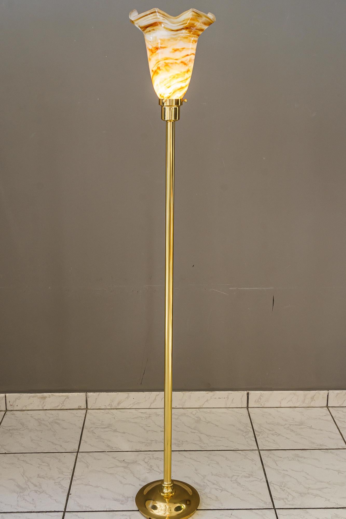 Art deco Lámpara de pie con pantalla de cristal original art deco viena hacia 1920 en venta 3