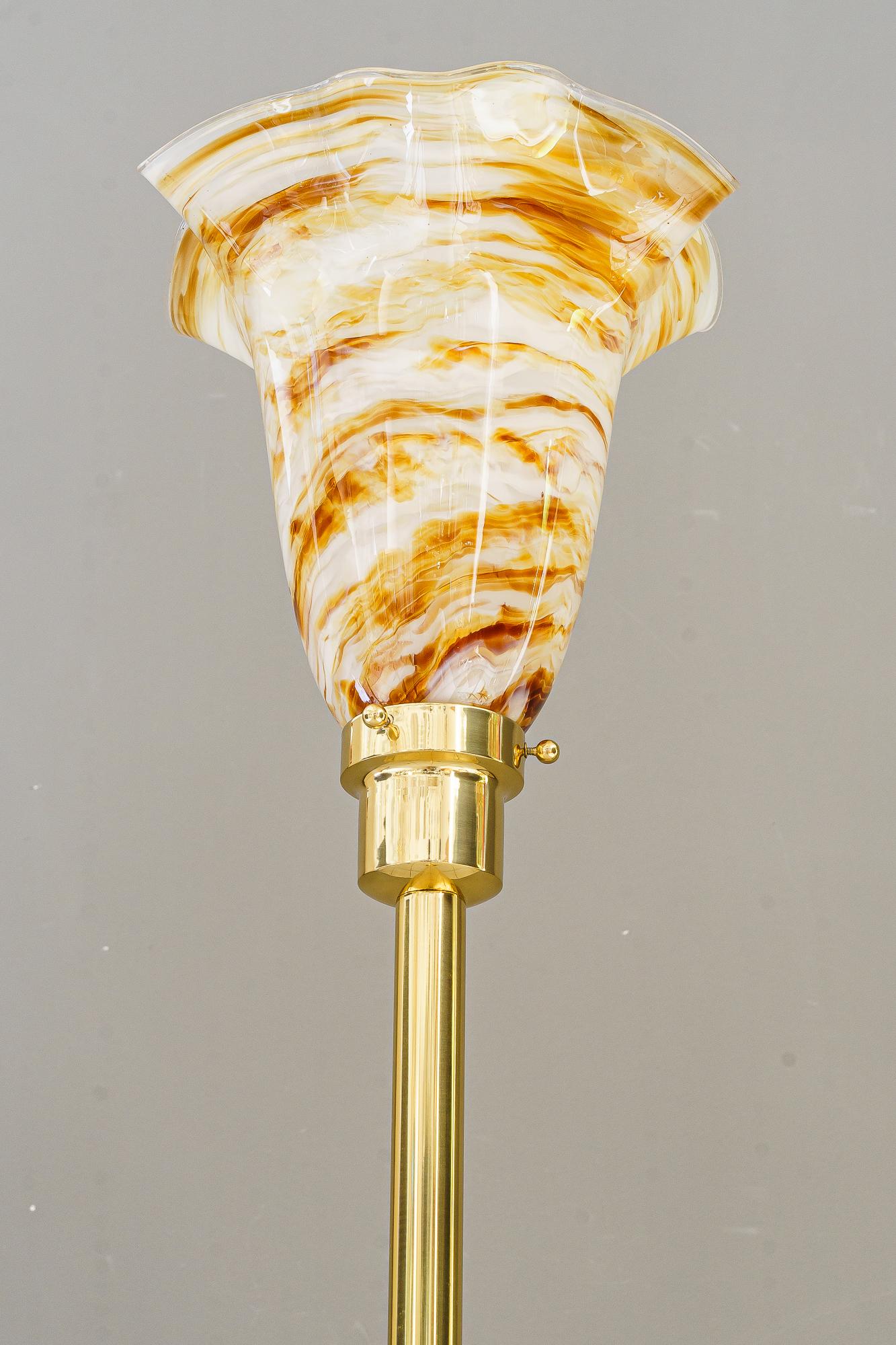 Art deco Lámpara de pie con pantalla de cristal original art deco viena hacia 1920 Austríaco en venta