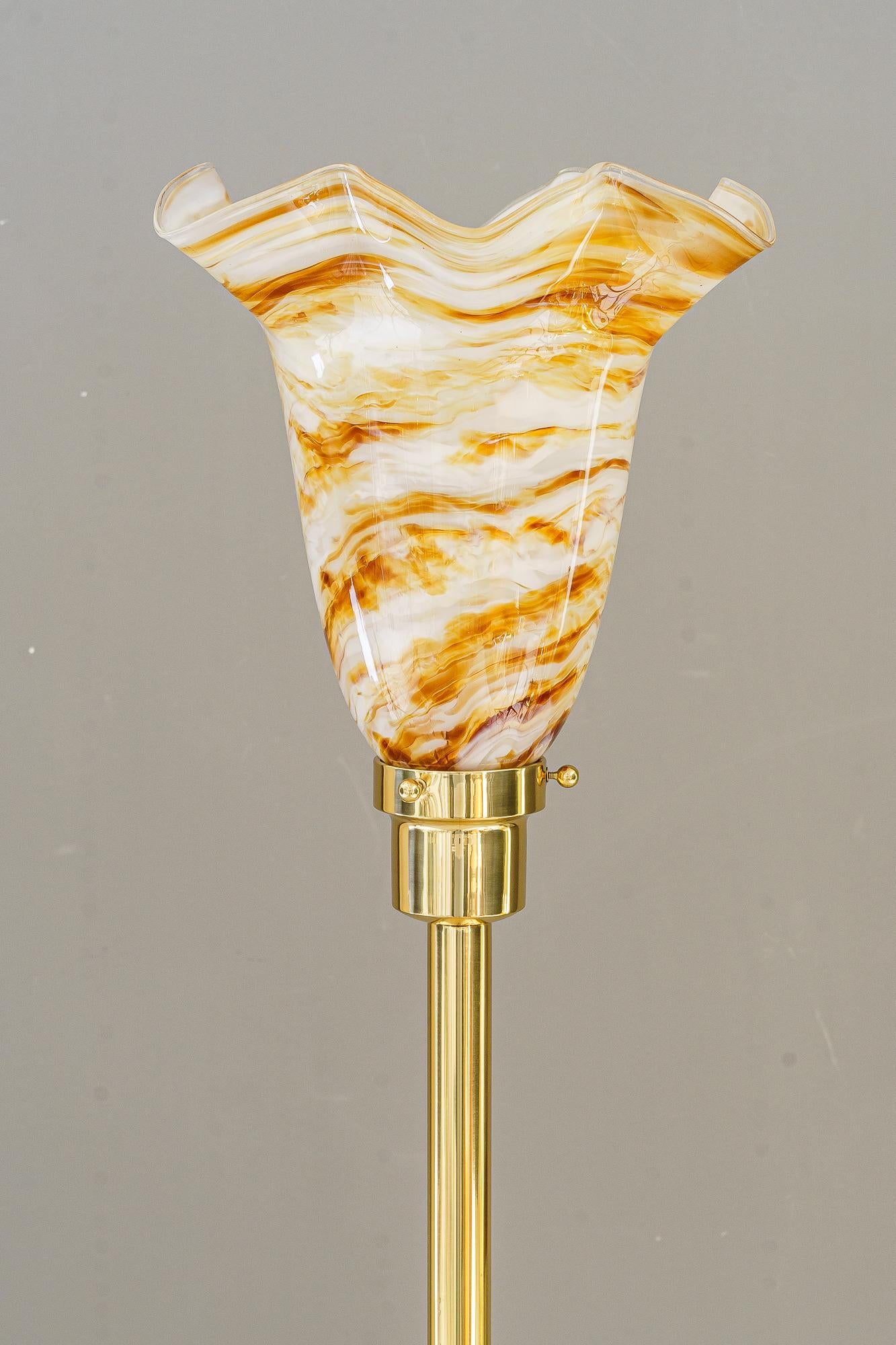 Art deco Lámpara de pie con pantalla de cristal original art deco viena hacia 1920 Lacado en venta
