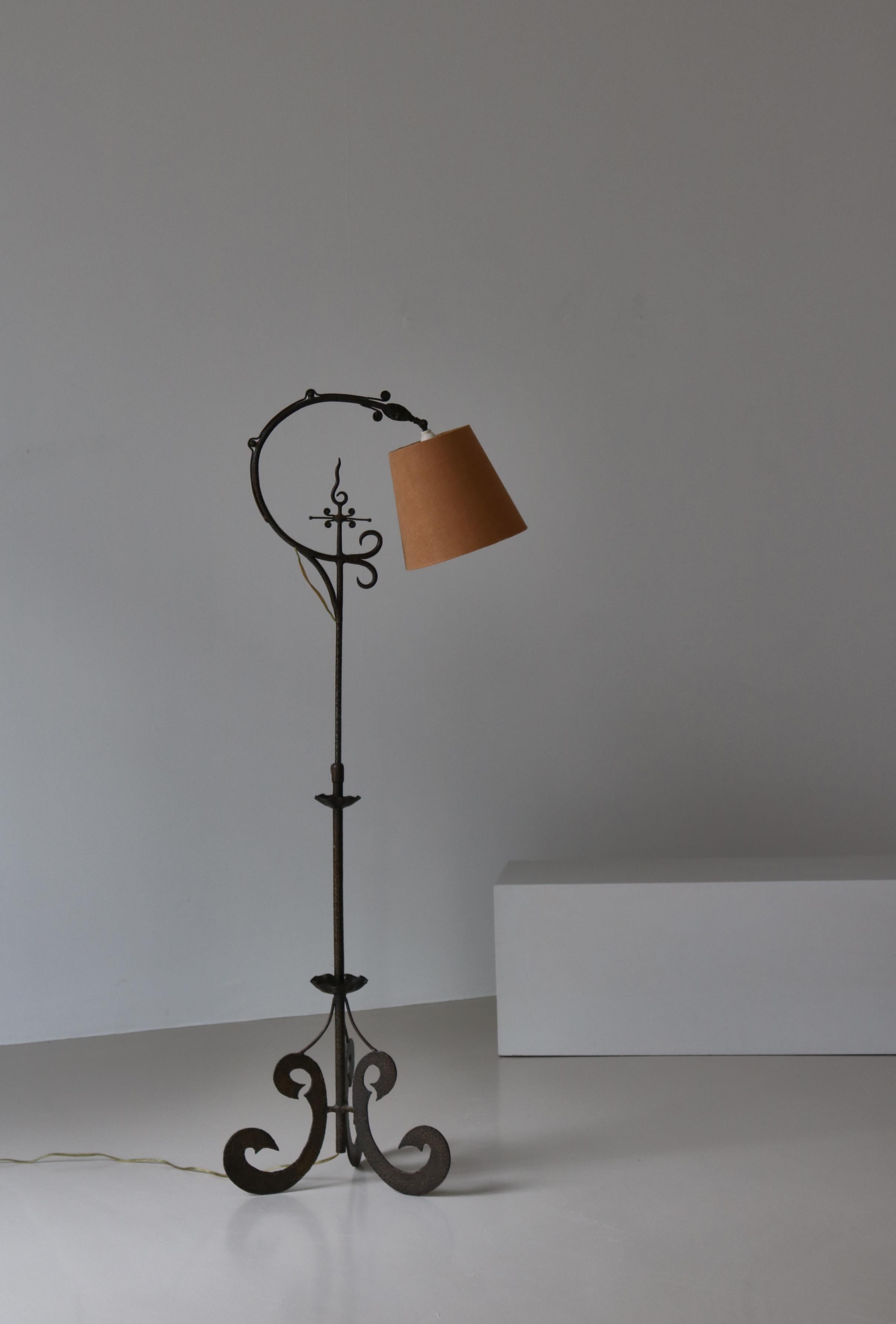 Danish Art Deco Floor Lamp Wrought Iron Taidetakomo Hakkarainen, Denmark, 1930s For Sale