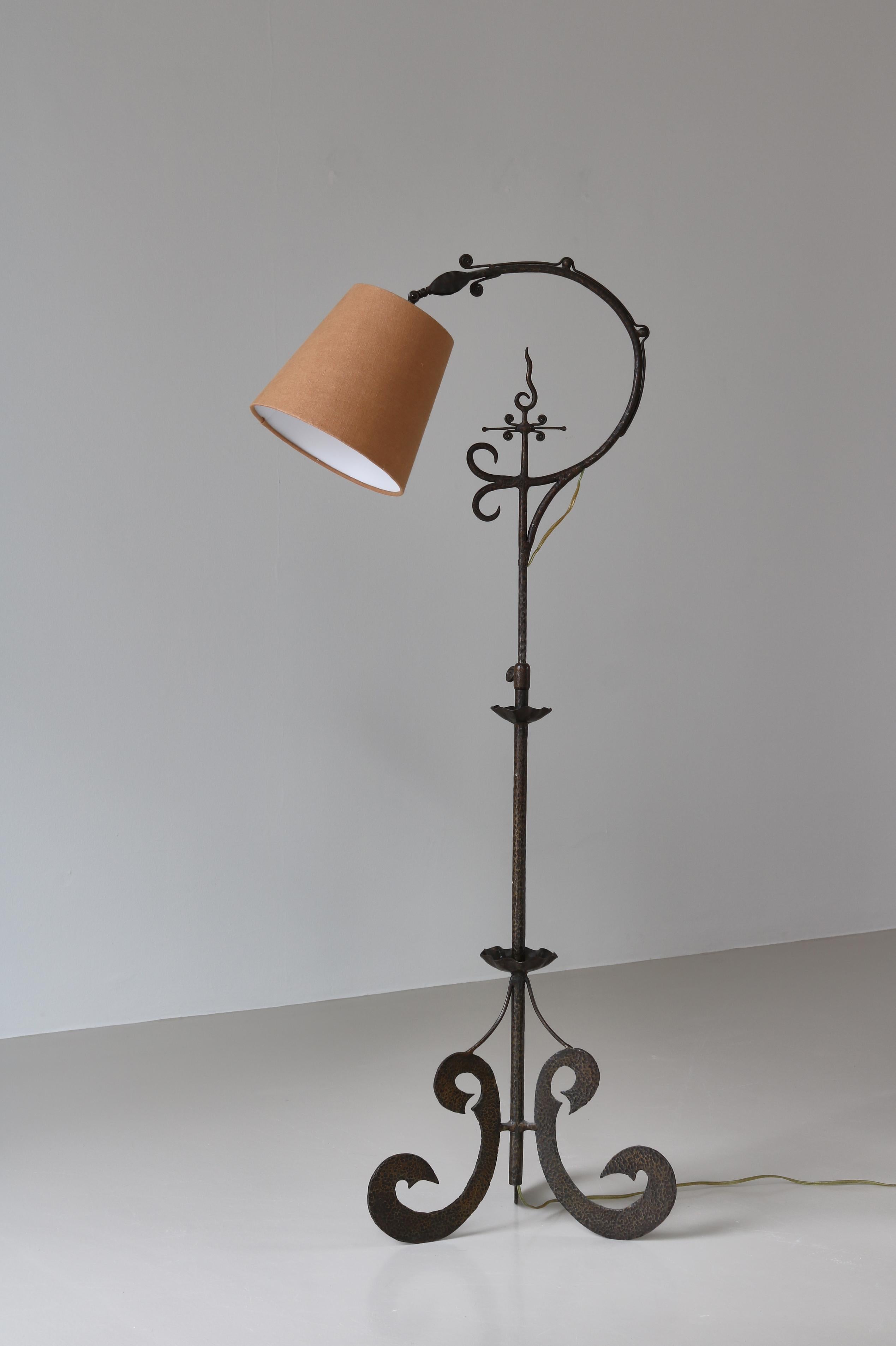 Mid-20th Century Art Deco Floor Lamp Wrought Iron Taidetakomo Hakkarainen, Denmark, 1930s For Sale