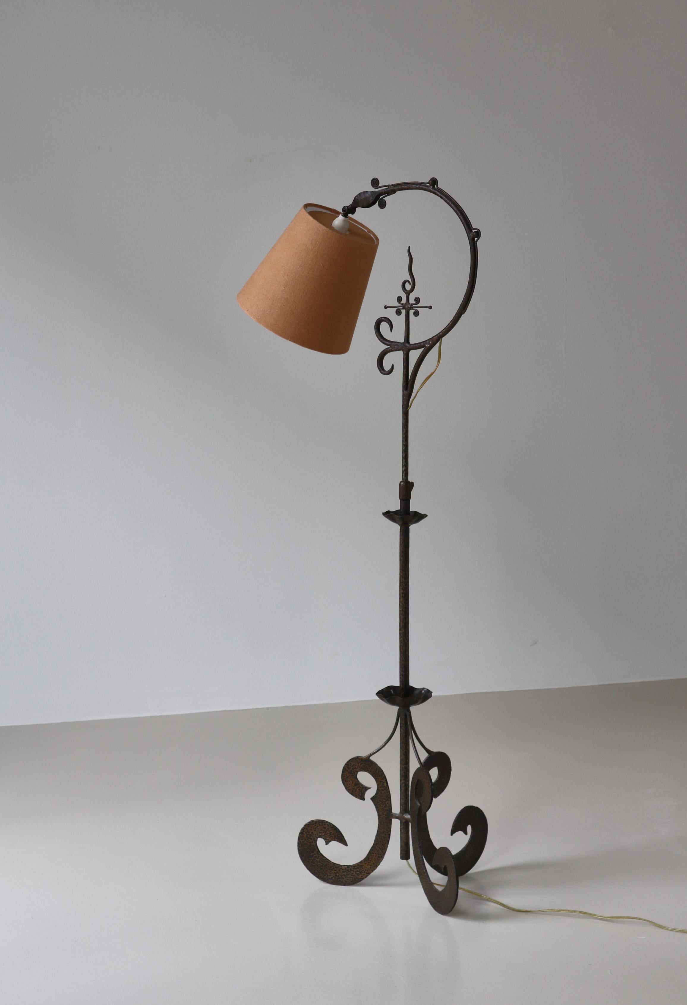 Bronze Art Deco Floor Lamp Wrought Iron Taidetakomo Hakkarainen, Denmark, 1930s For Sale