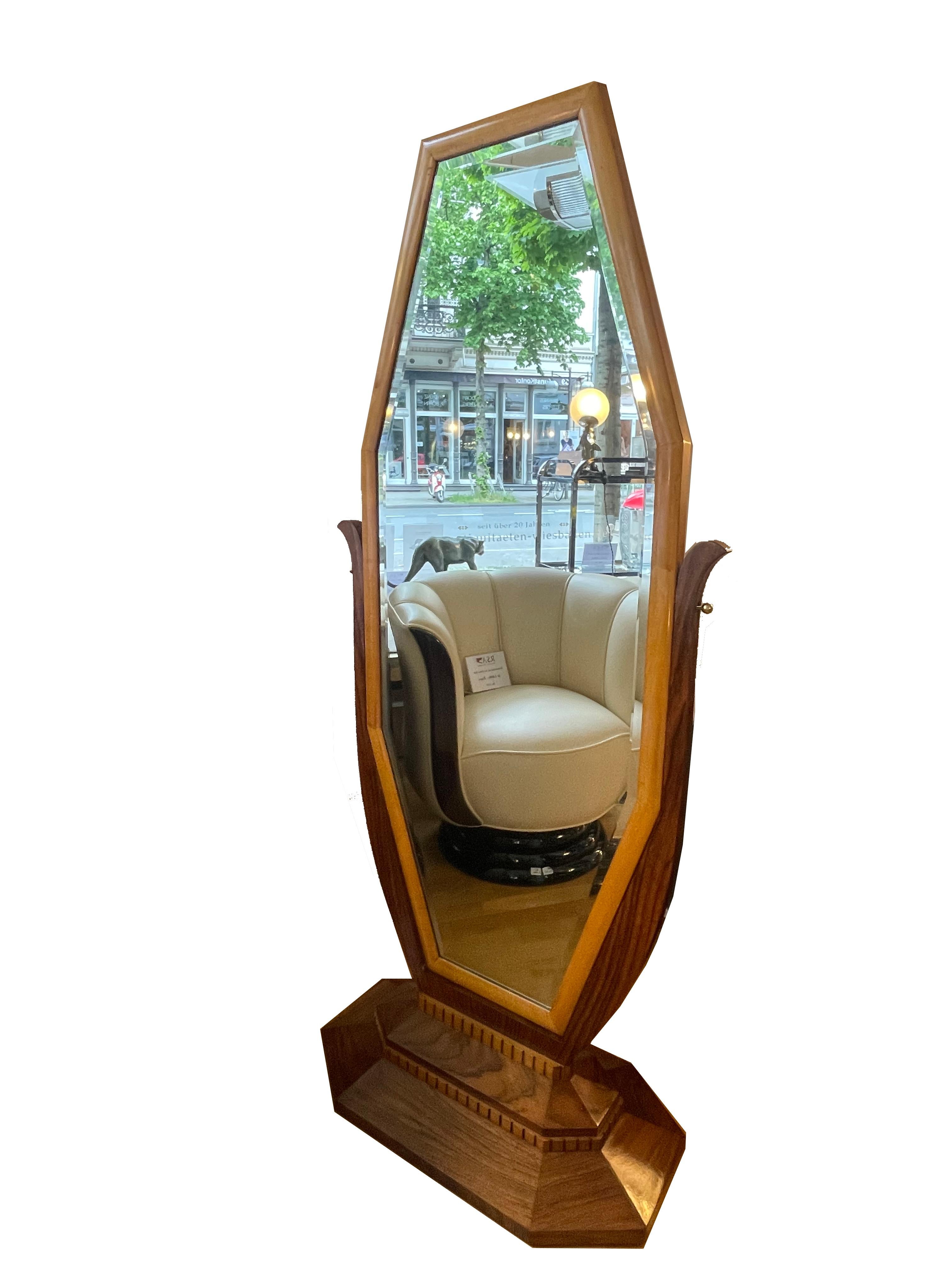 Art Deco Floor-standing Mirror In condizioni buone in vendita a Wiesbaden, DE