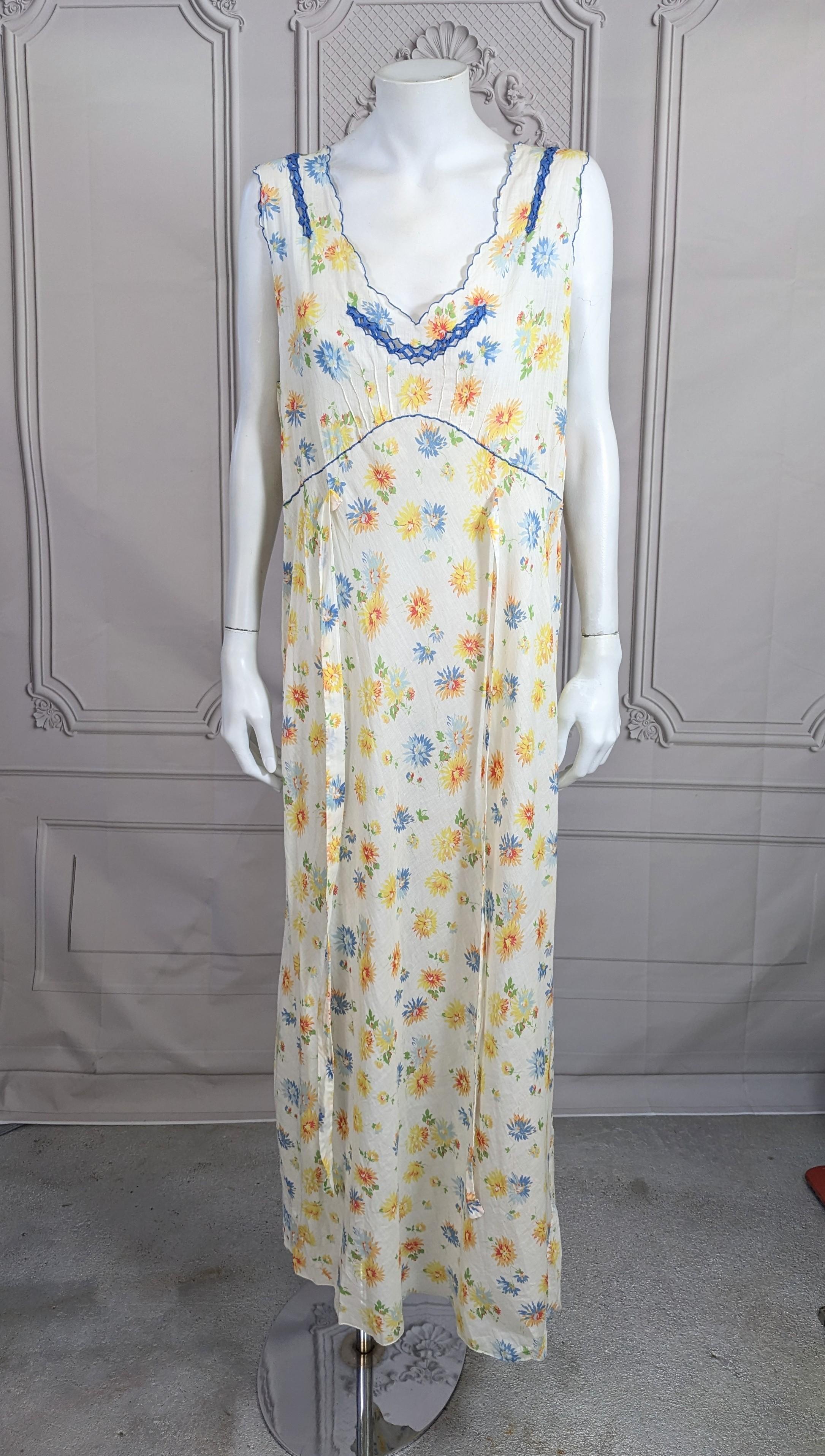 Art Deco Floral Batiste Gown In Excellent Condition For Sale In New York, NY