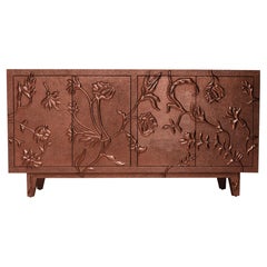 Art Deco Floral Credenza in Med. Gehämmertes Kupfer - Geschnitztes Metallkabinett