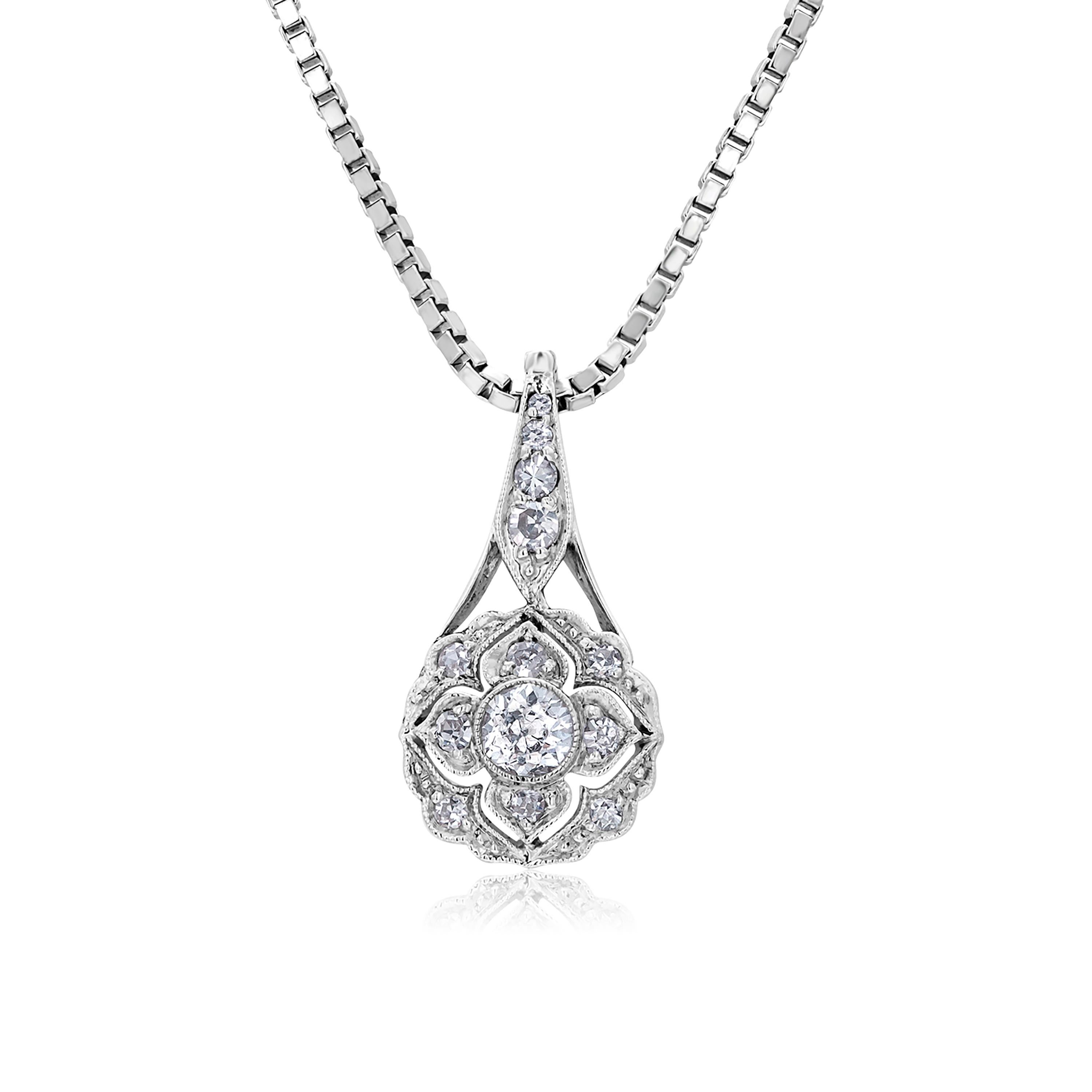 Art Deco Floral Diamond 0. 55 Carat 18 Karat White Gold 16 Inch Pendant Necklace In Good Condition For Sale In New York, NY