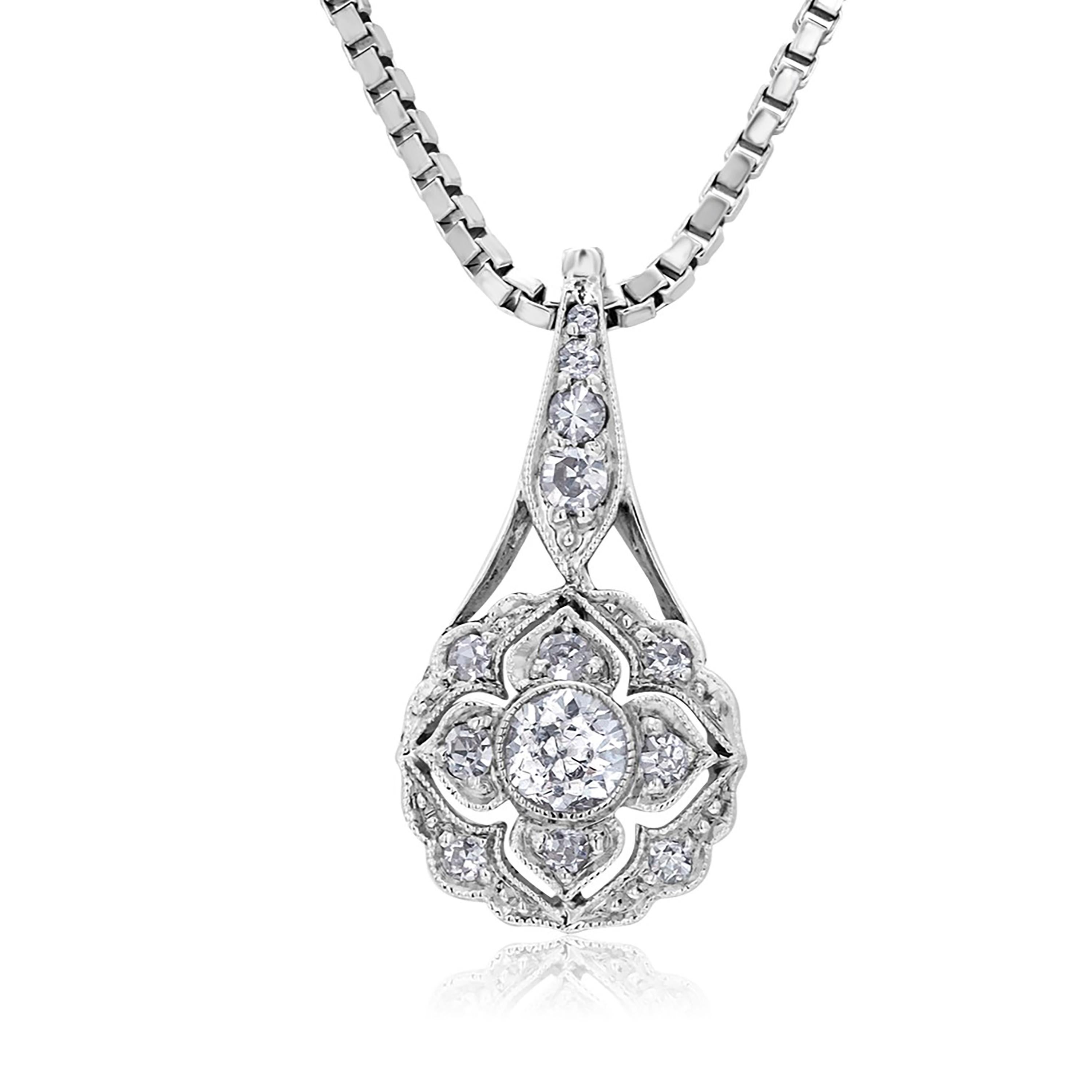 Art Deco Floral Diamond 0. 55 Carat 18 Karat White Gold 16 Inch Pendant Necklace For Sale 1