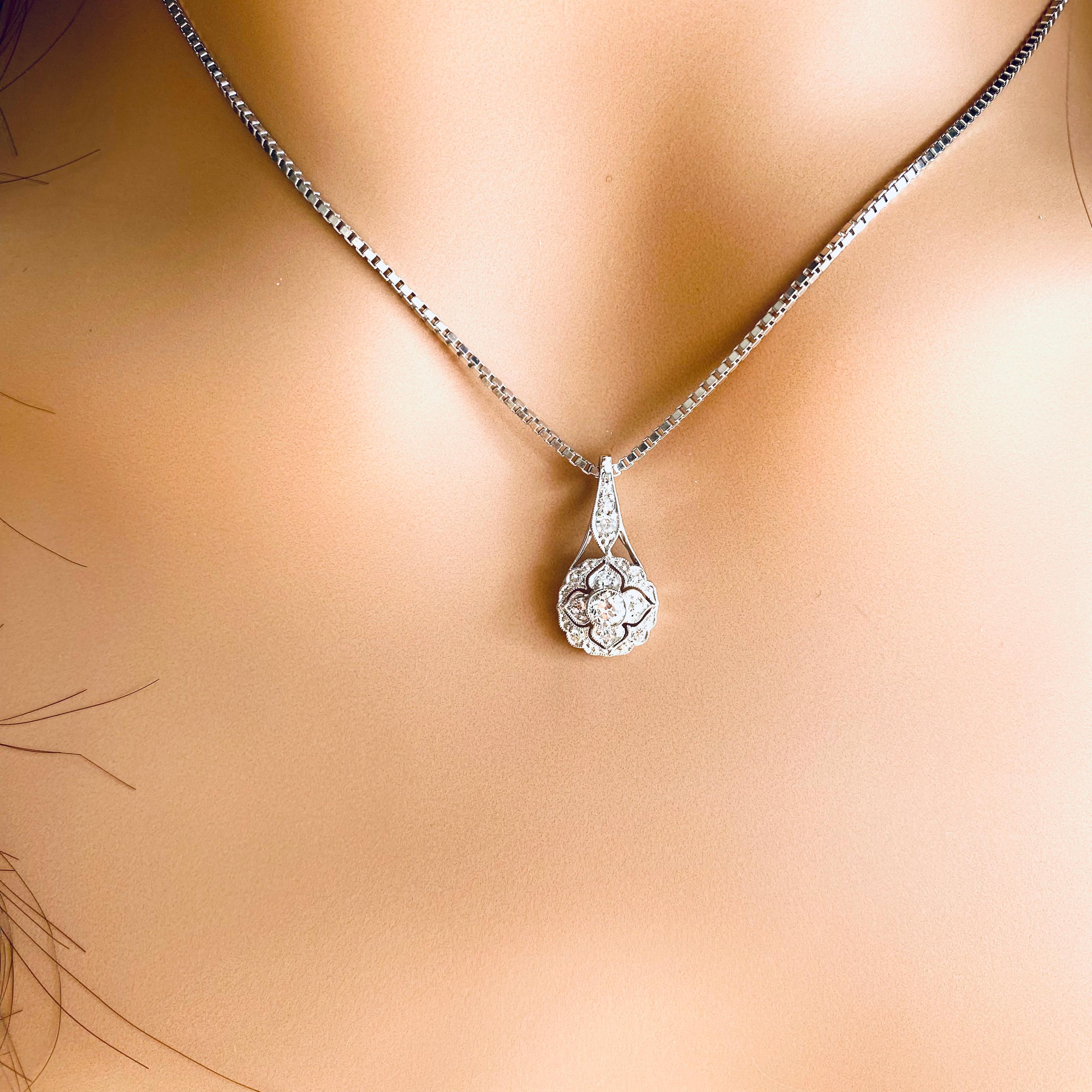 Art Deco Floral Diamond 0. 55 Carat 18 Karat White Gold 16 Inch Pendant Necklace For Sale 2