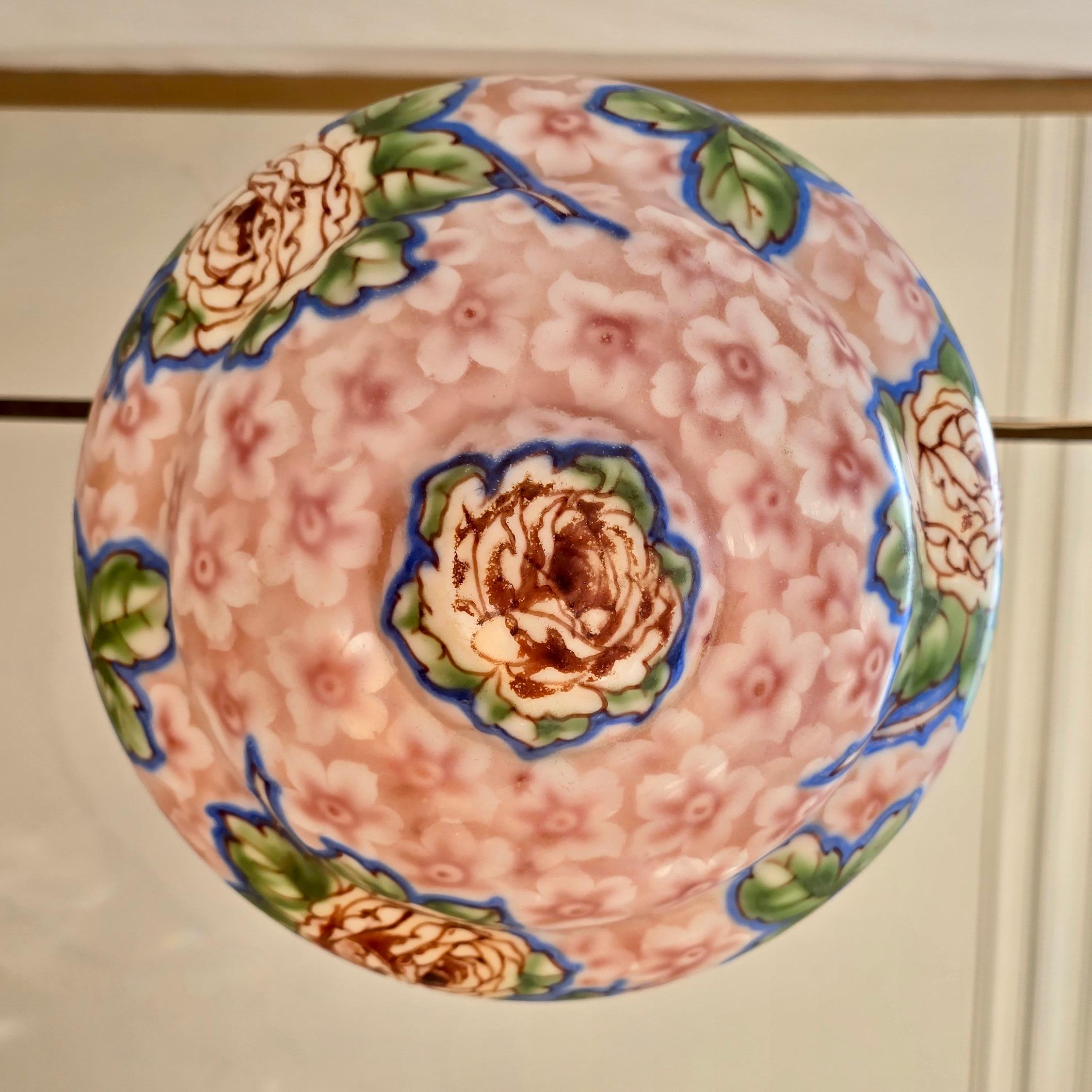 Suspension Art Déco en verre floral, abat-jour en verre pressé mince peint à la main, 1920 Bon état - En vente à Antwerp, BE