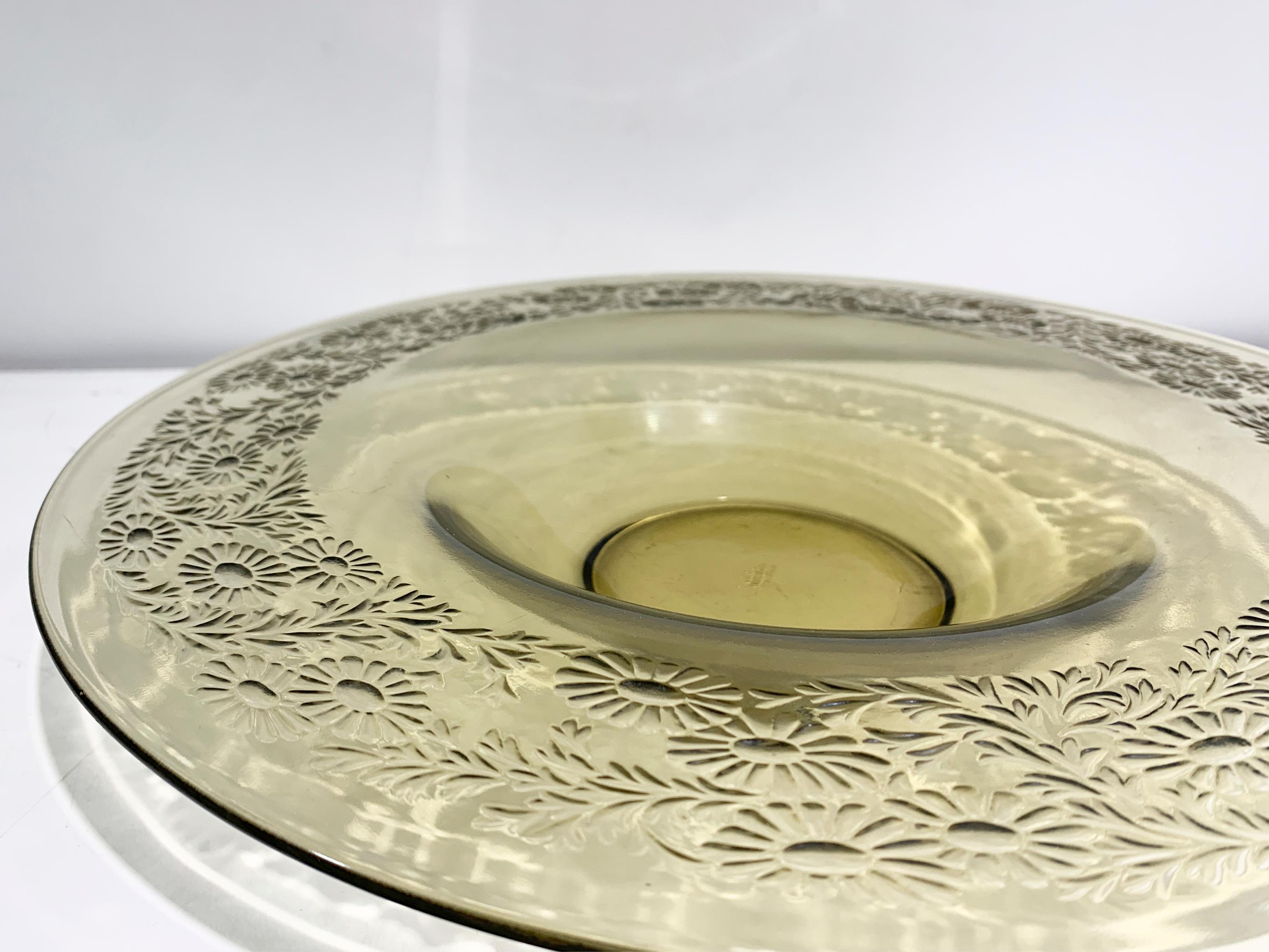 Plato de Vidrio con Motivos Florales Art Decó Firmado Verlys France siglo XX en venta