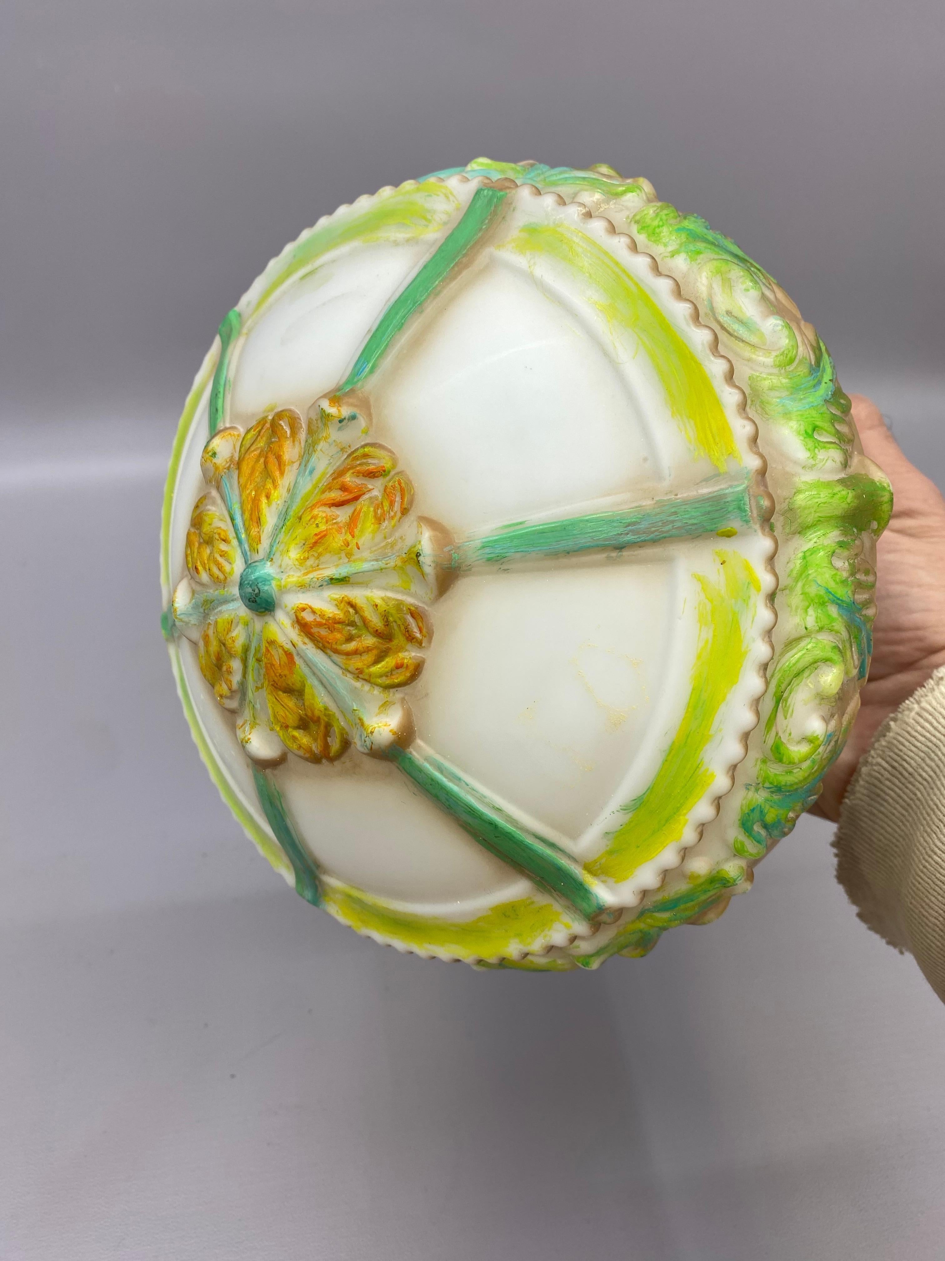 Pantalla de empotrar de cristal abombado con motivos florales art déco Art Decó en venta