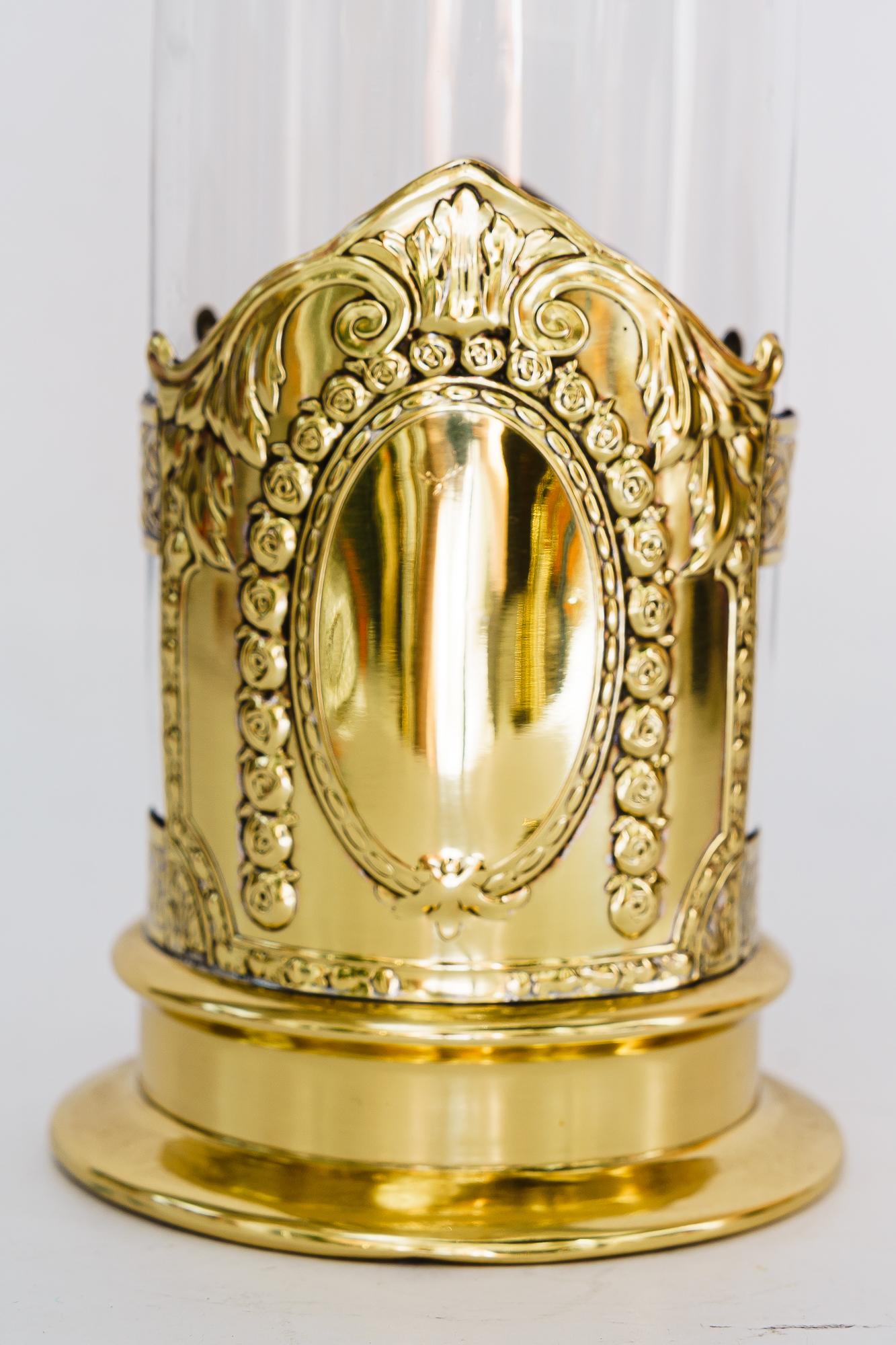 Ottone Vaso da fiori Art Deco con vetro originale intorno agli anni '20 in vendita