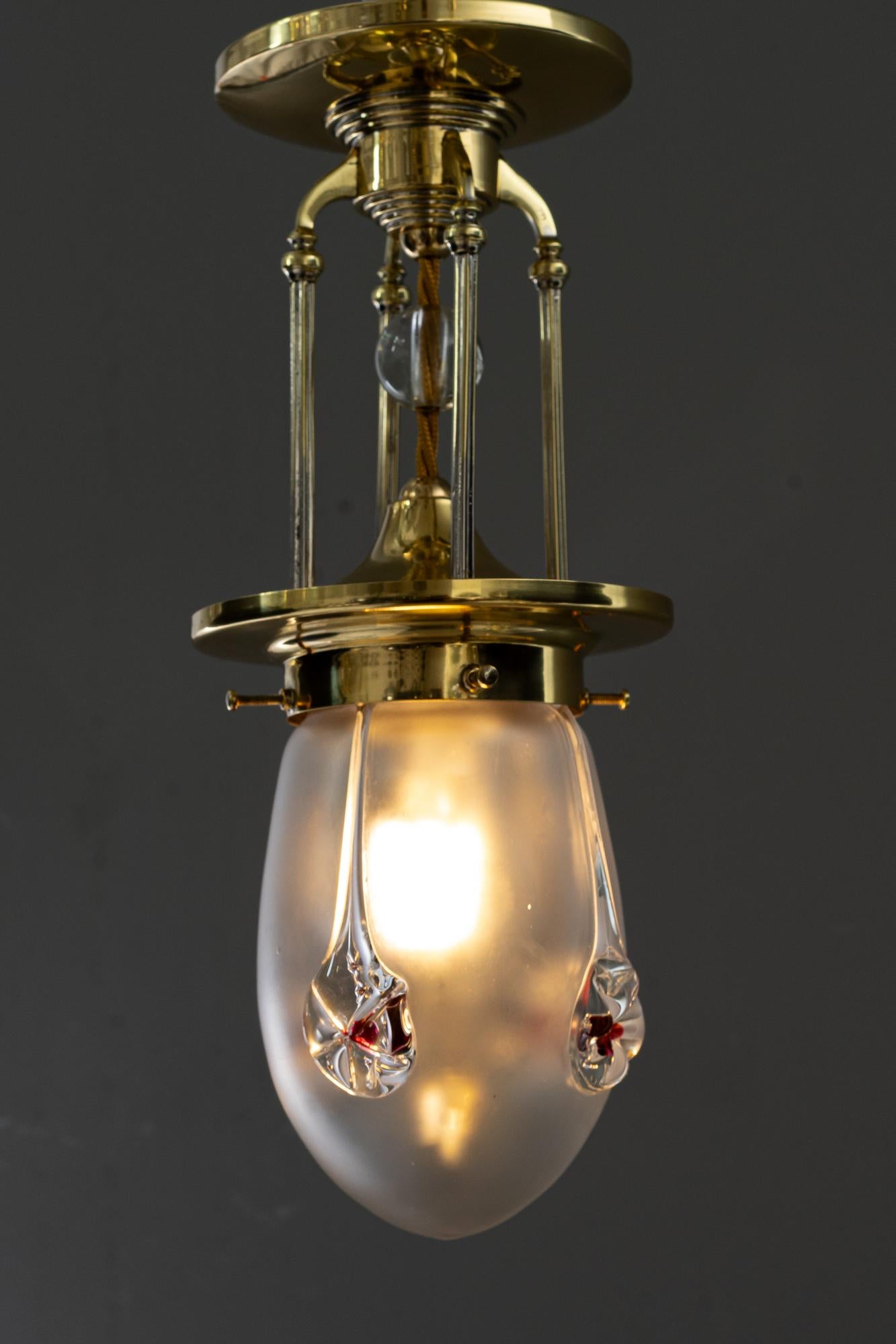 Art Decó empotrable de latón y pantalla original de cristal antiguo viena alrededor de 1920 Lacado en venta