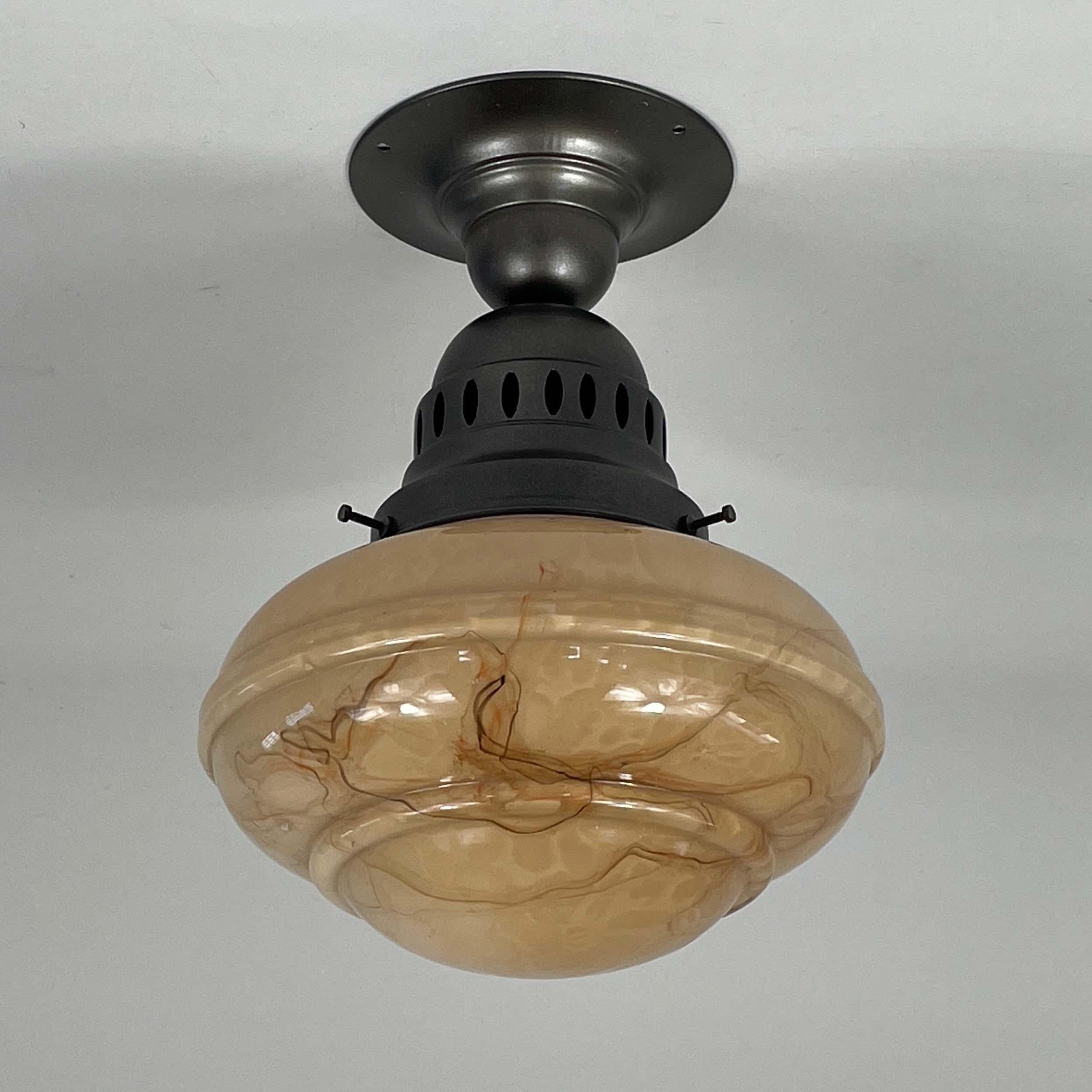Einbaubeleuchtung im Art déco-Stil, Marmoriertes Opalglas und brüniertes Metall, Deutschland 1920er Jahre im Zustand „Gut“ im Angebot in NUEMBRECHT, NRW