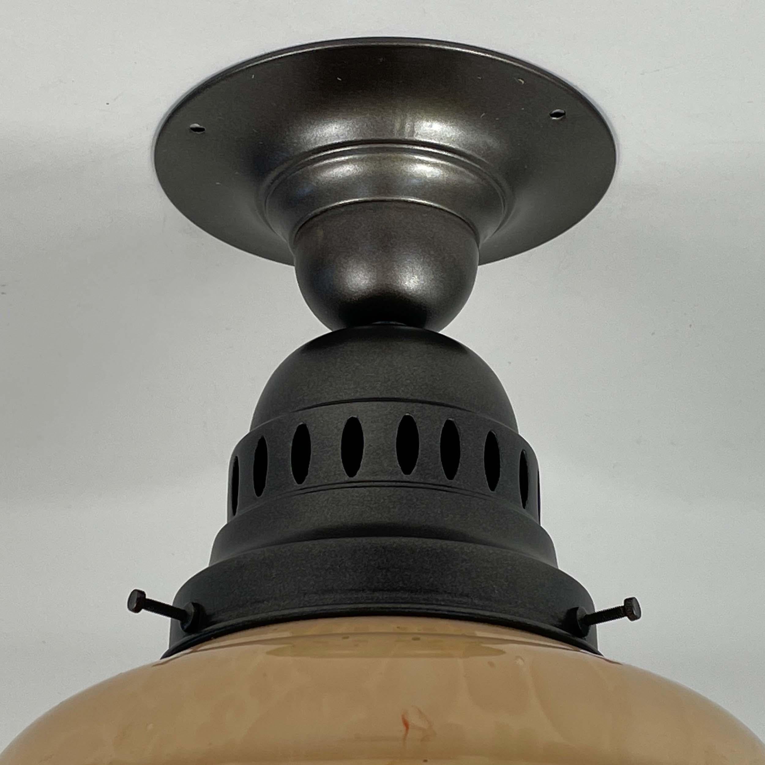 Einbaubeleuchtung im Art déco-Stil, Marmoriertes Opalglas und brüniertes Metall, Deutschland 1920er Jahre im Angebot 3
