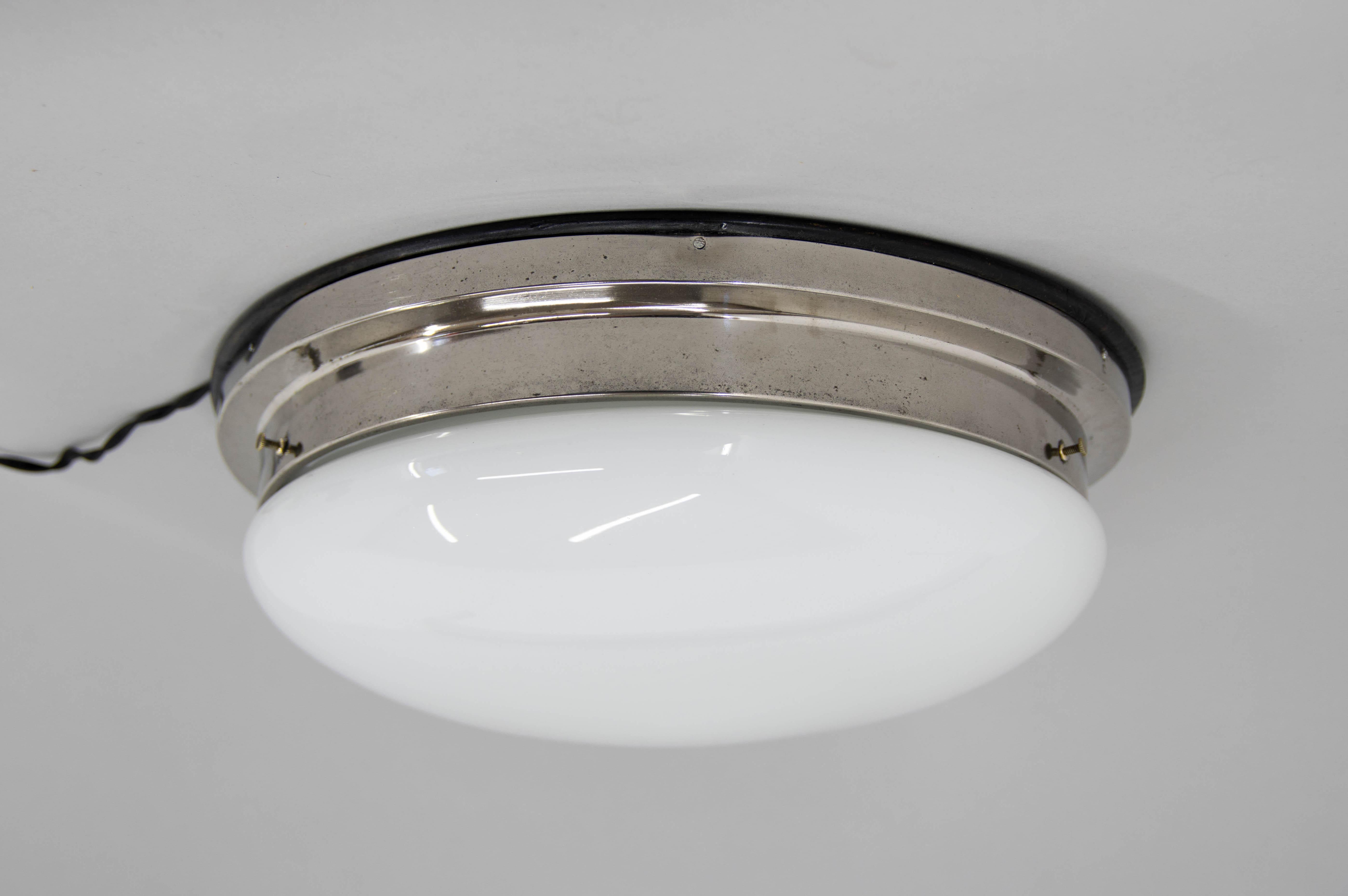 Beautiful clean and simple Art Deco flush mount or wall light.
Carefully restored: wood refinished, nickel polished, opaline glass with minor dents on the edge, not visible when mounted, rewired:
1x100W, E25-E27 bulb
US wiring compatible