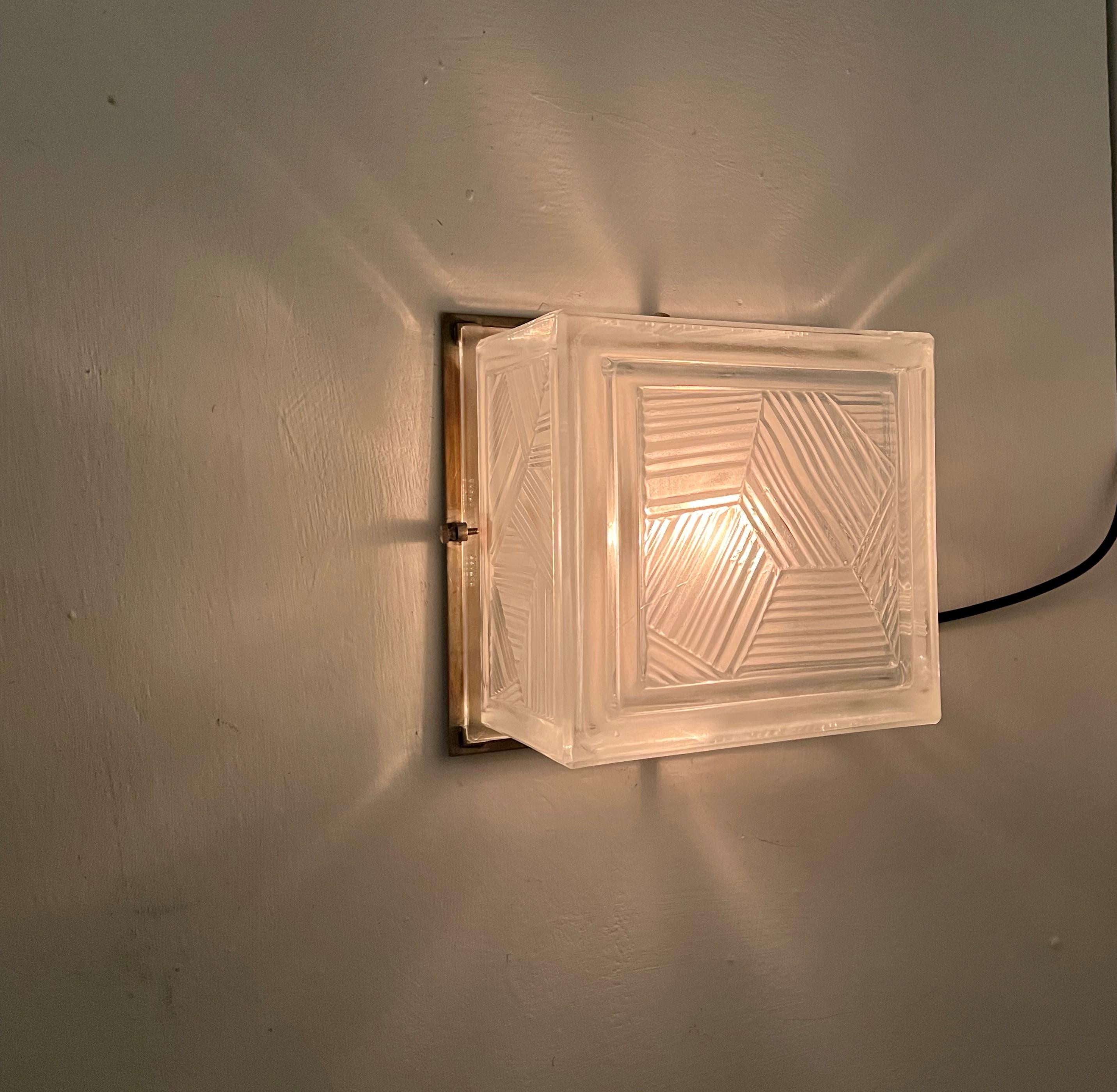 Art Deco Flush Mount or Wall Light by 'Sabino Art Glass France' circa 1930 For Sale 4