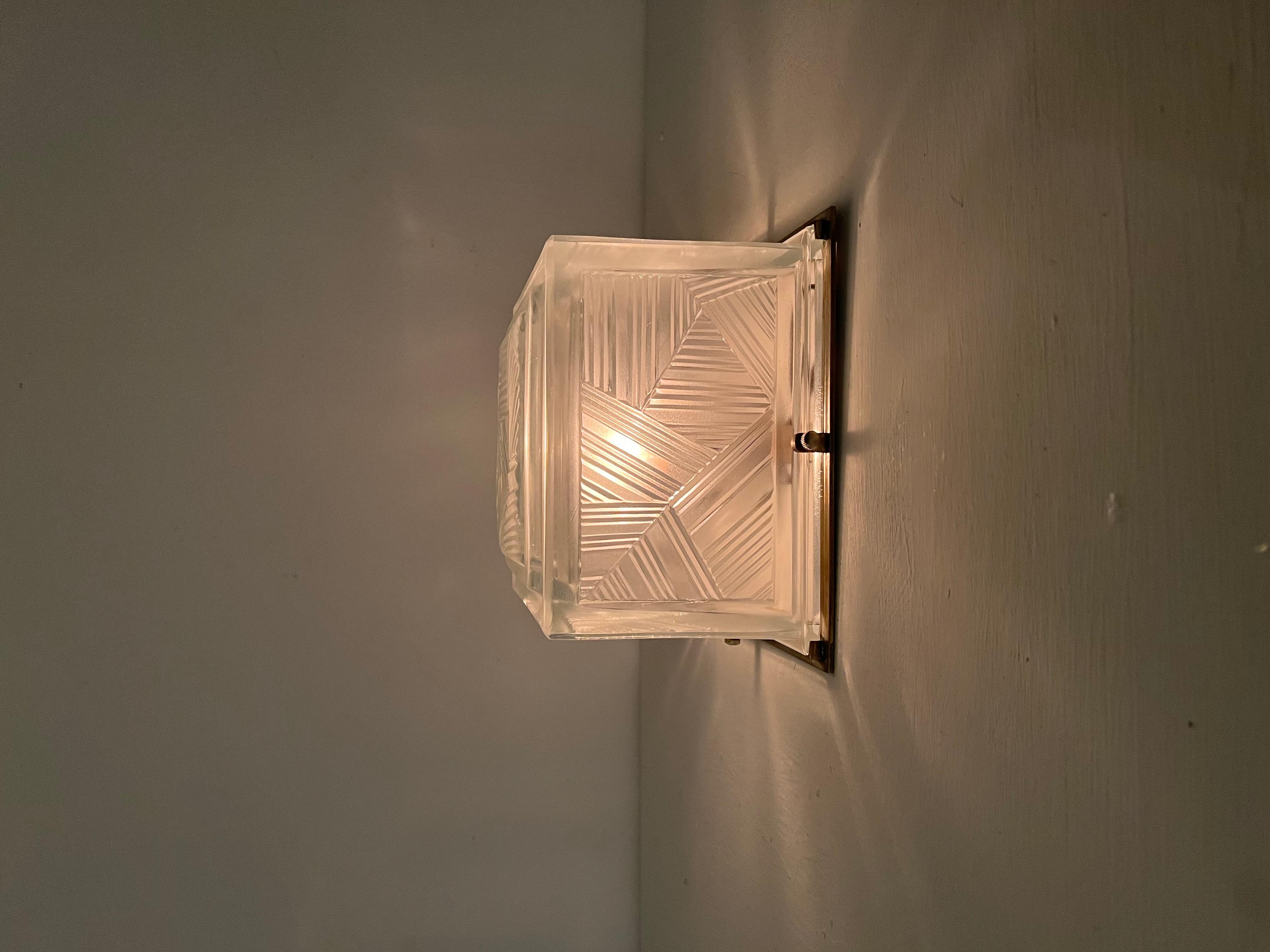 Art Deco Flush Mount or Wall Light by 'Sabino Art Glass France' circa 1930 For Sale 3