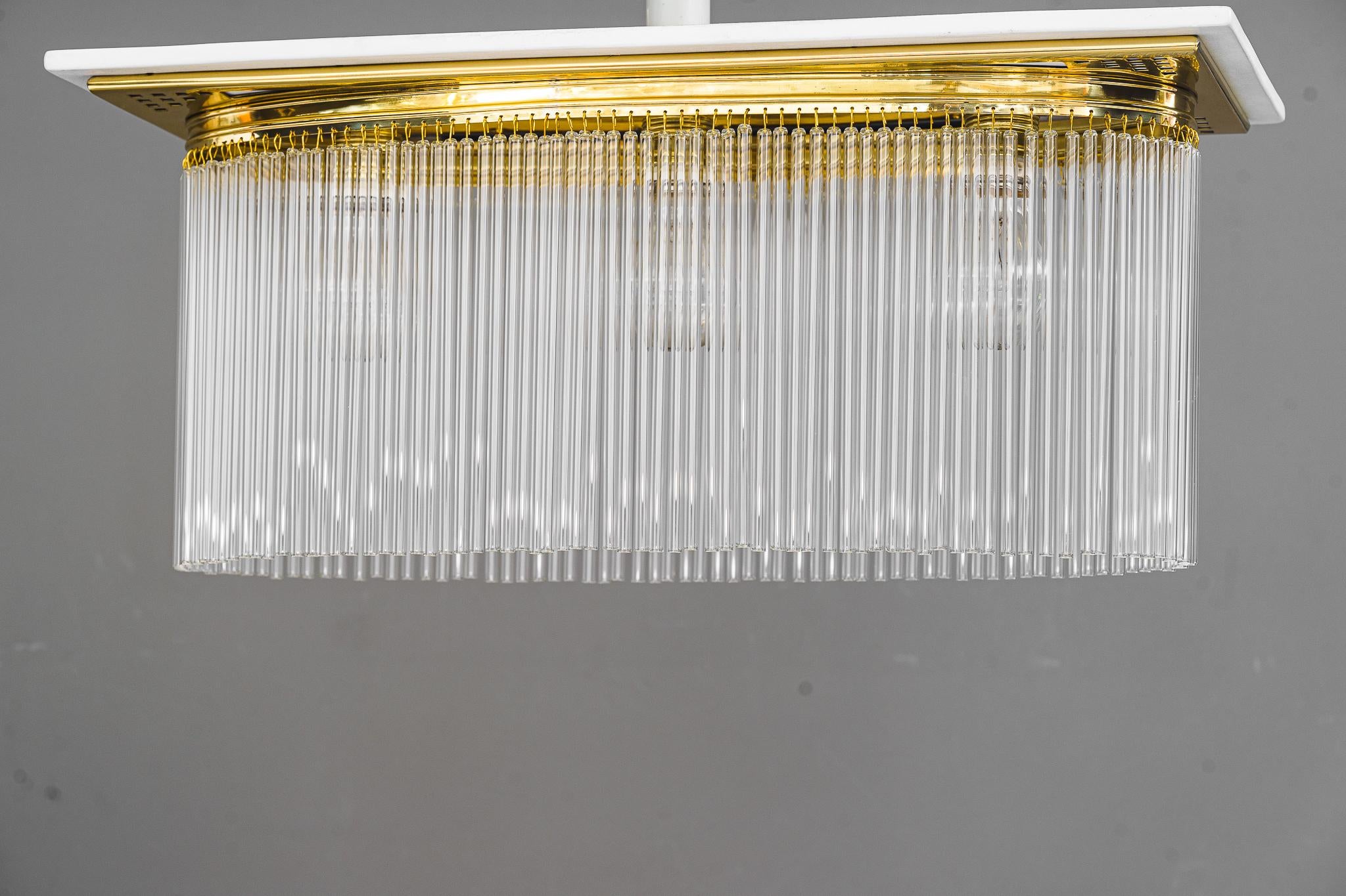 Einbaubeleuchtung im Art déco-Stil mit Glasstiften aus Vienna aus den 1920er Jahren 
Poliert und emailliert
Die Glasstäbe werden ersetzt ( neu )
3 Glühbirnen