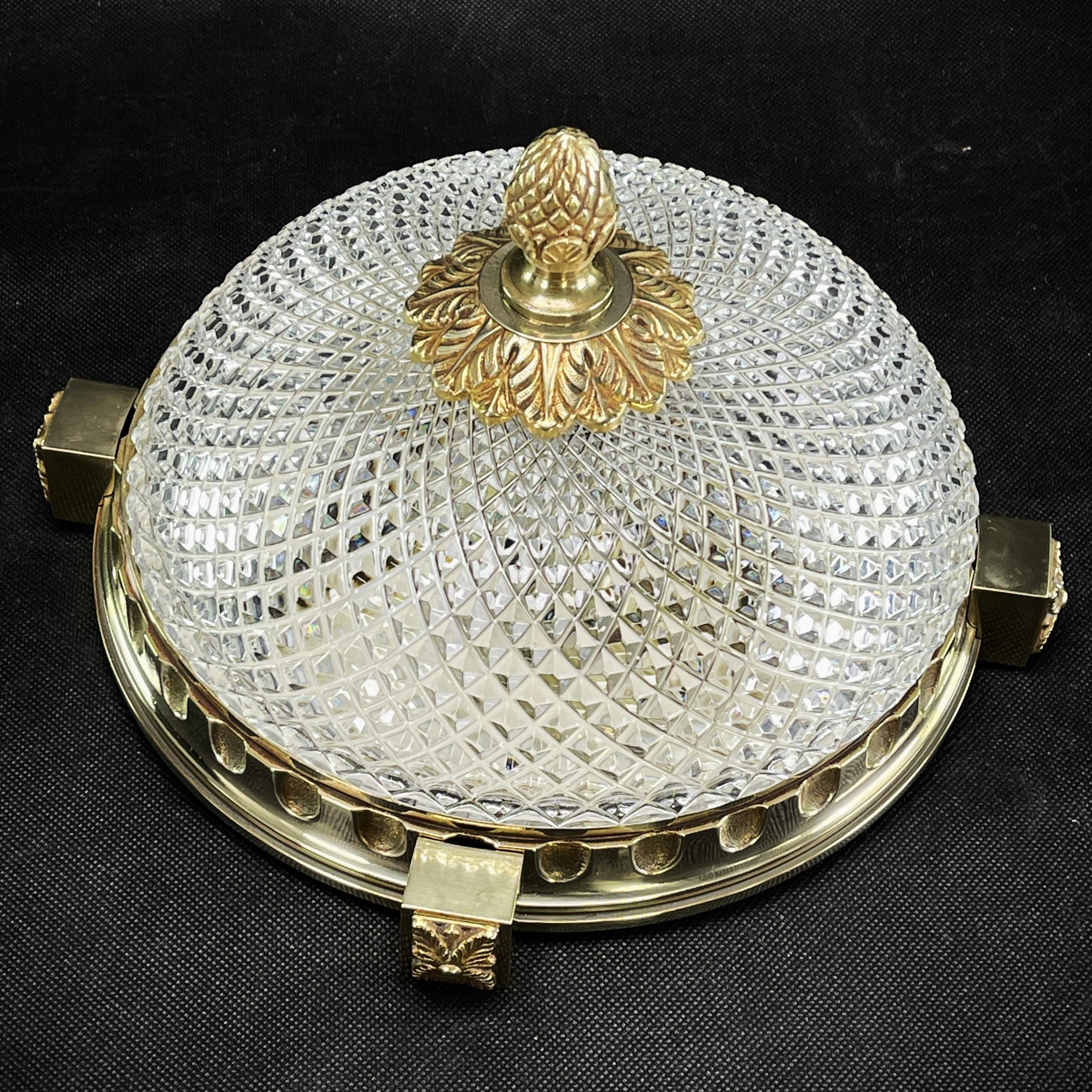 Art Deco Plafoniere - 1930s

This original art deco ceiling lamp captivates with its beautiful  Art Deco design. The lamp gives a very pleasant light. This golden ceiling lamp is an absolute design classic from the ART DECOS period.

The cleaned