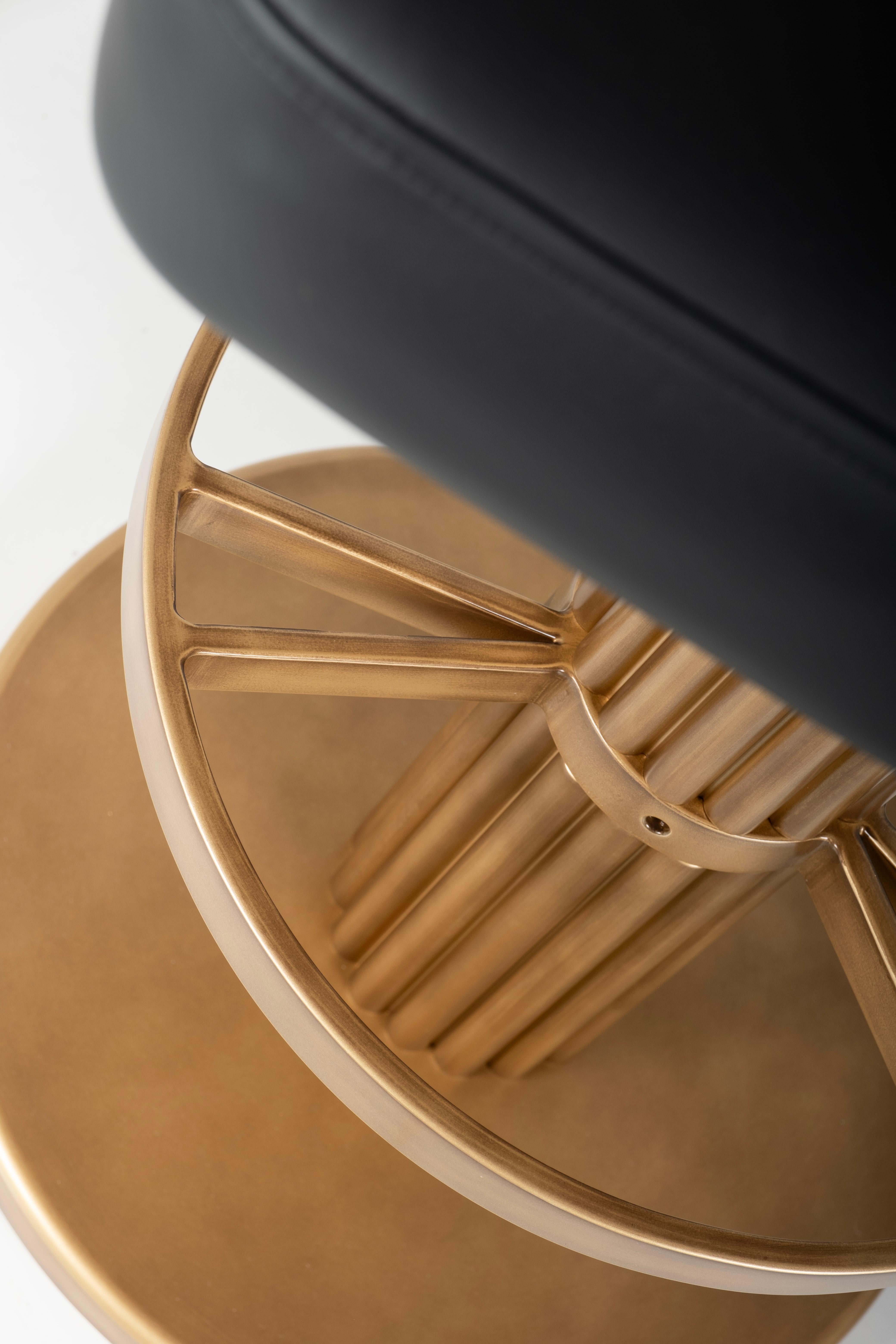 XXIe siècle et contemporain Tabouret de bar art déco en cuir bleu, fait main au Portugal par Greenapple en vente