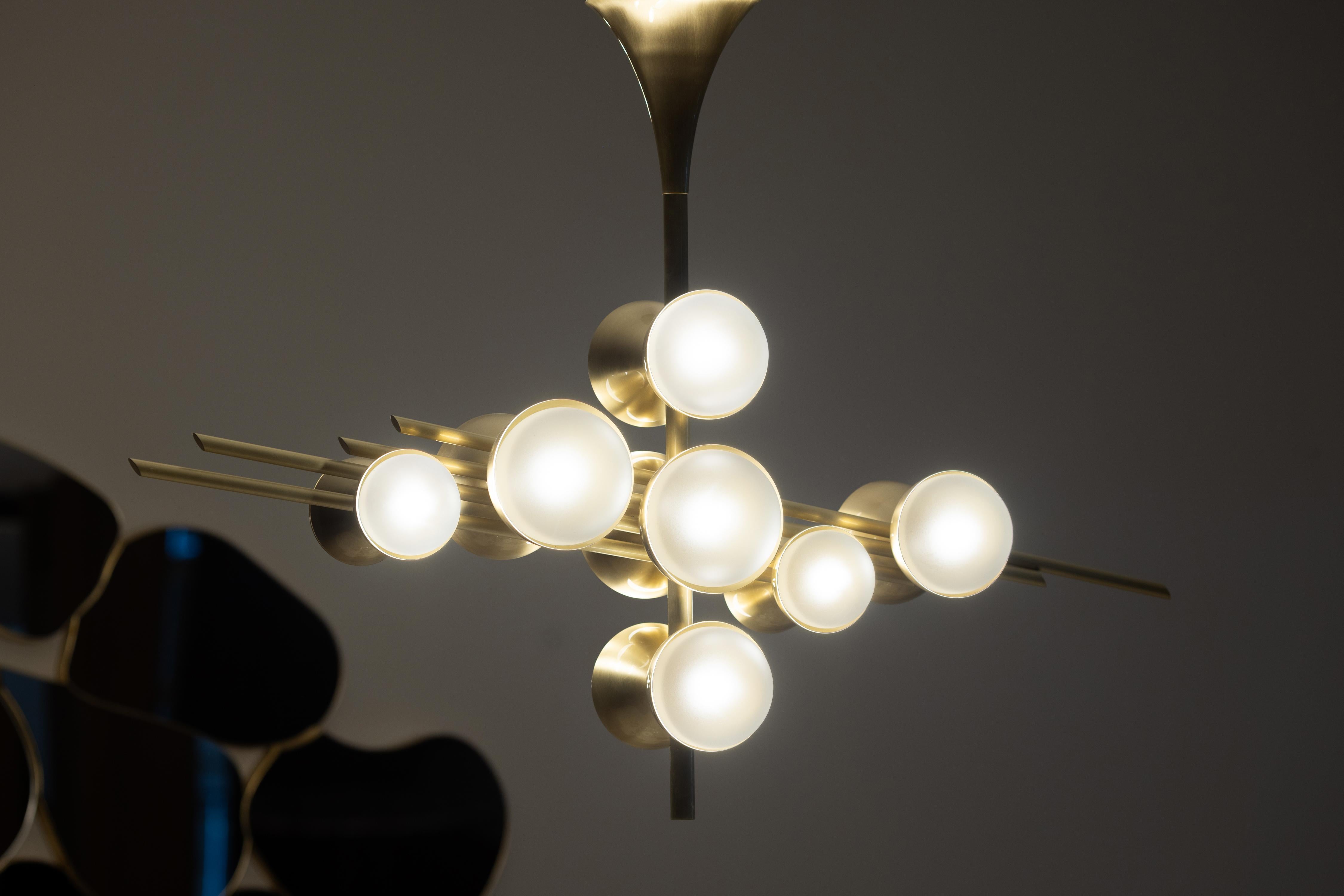 Lampada a sospensione Flute, collezione moderna, realizzata a mano in Portogallo - Europa da Greenapple.

Il lampadario Flute ard deco è un pezzo di illuminazione che dona armonia a qualsiasi spazio e non richiede alcuno spartito musicale per essere