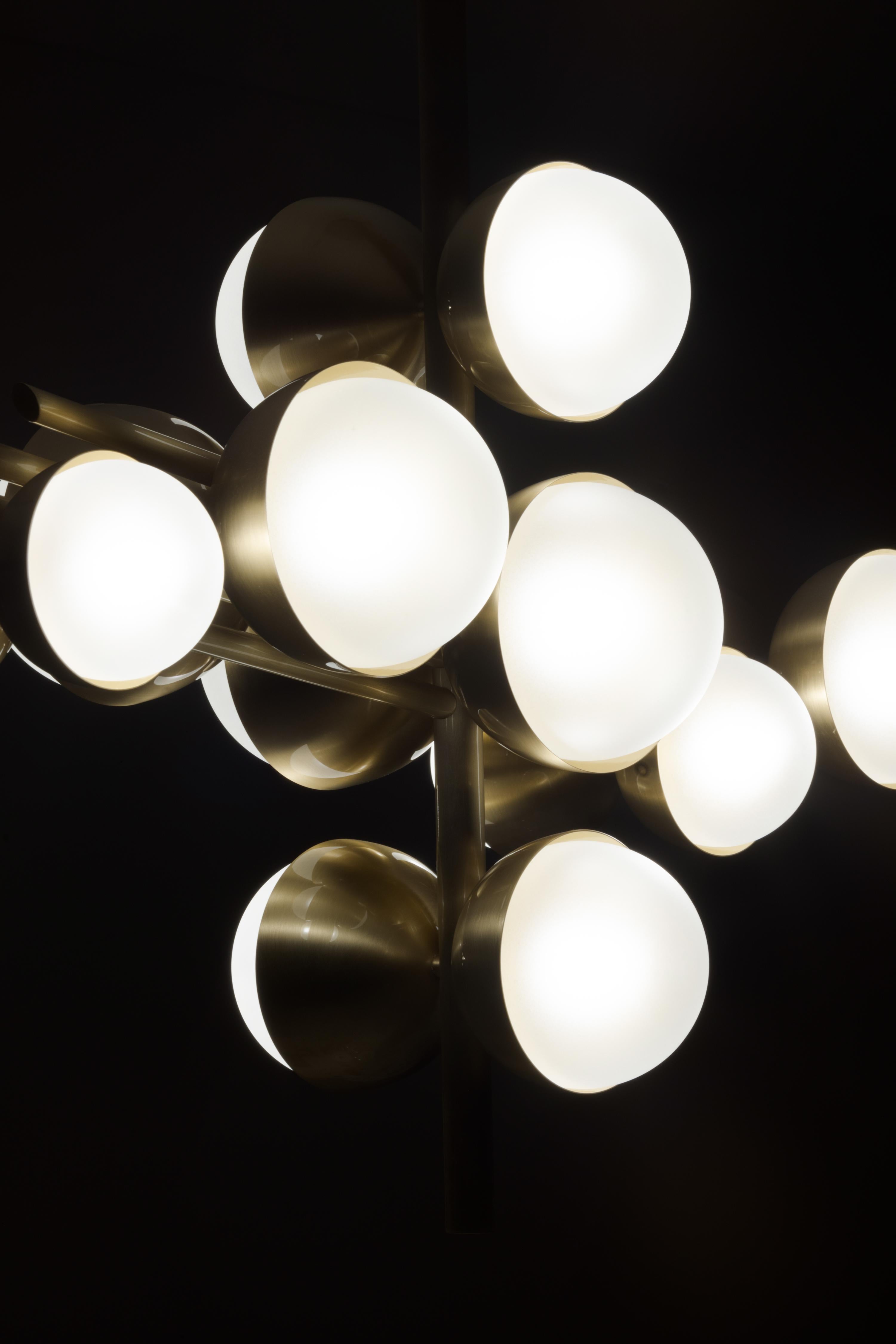 Spazzolato Lampadario a flauto Art Deco, ottone, fatto a mano in Portogallo da Greenapple in vendita