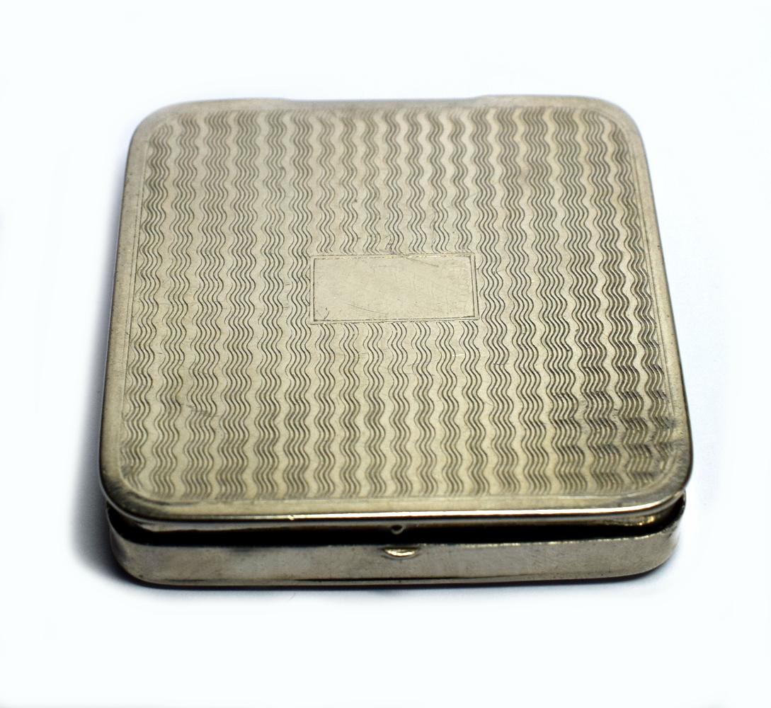 Art Deco Foiled Backed Stratnoid 1930s Art Deco Ladies Powder Compact  In Good Condition In Devon, England