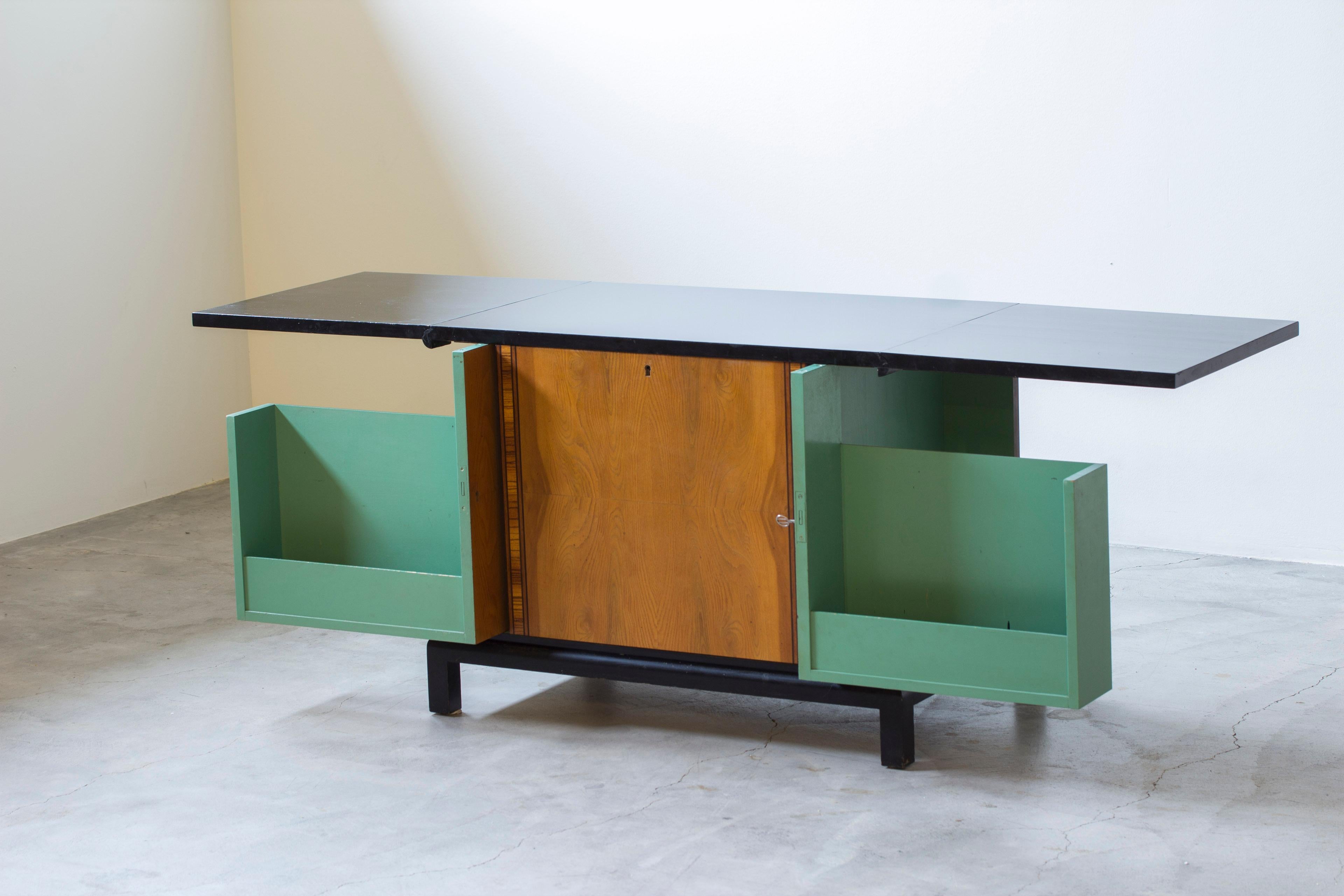 Art deco fold out bar cube in the manner of Otto Schulz, Sweden 1920s In Good Condition For Sale In Hägersten, SE