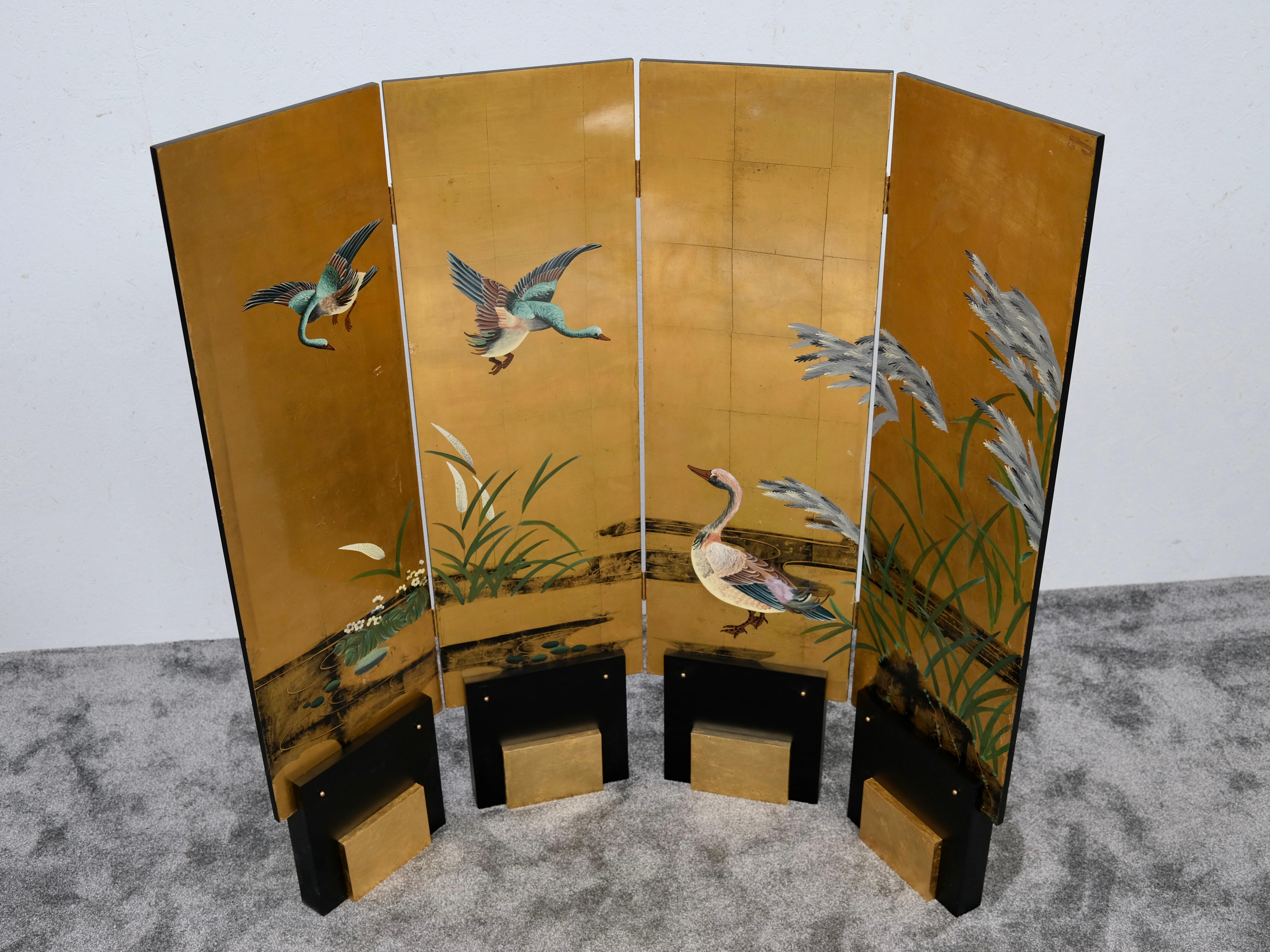 Art Déco Art Deco Folding Screen with Gilded Panels and Painted Birds, France 1930/40s in vendita