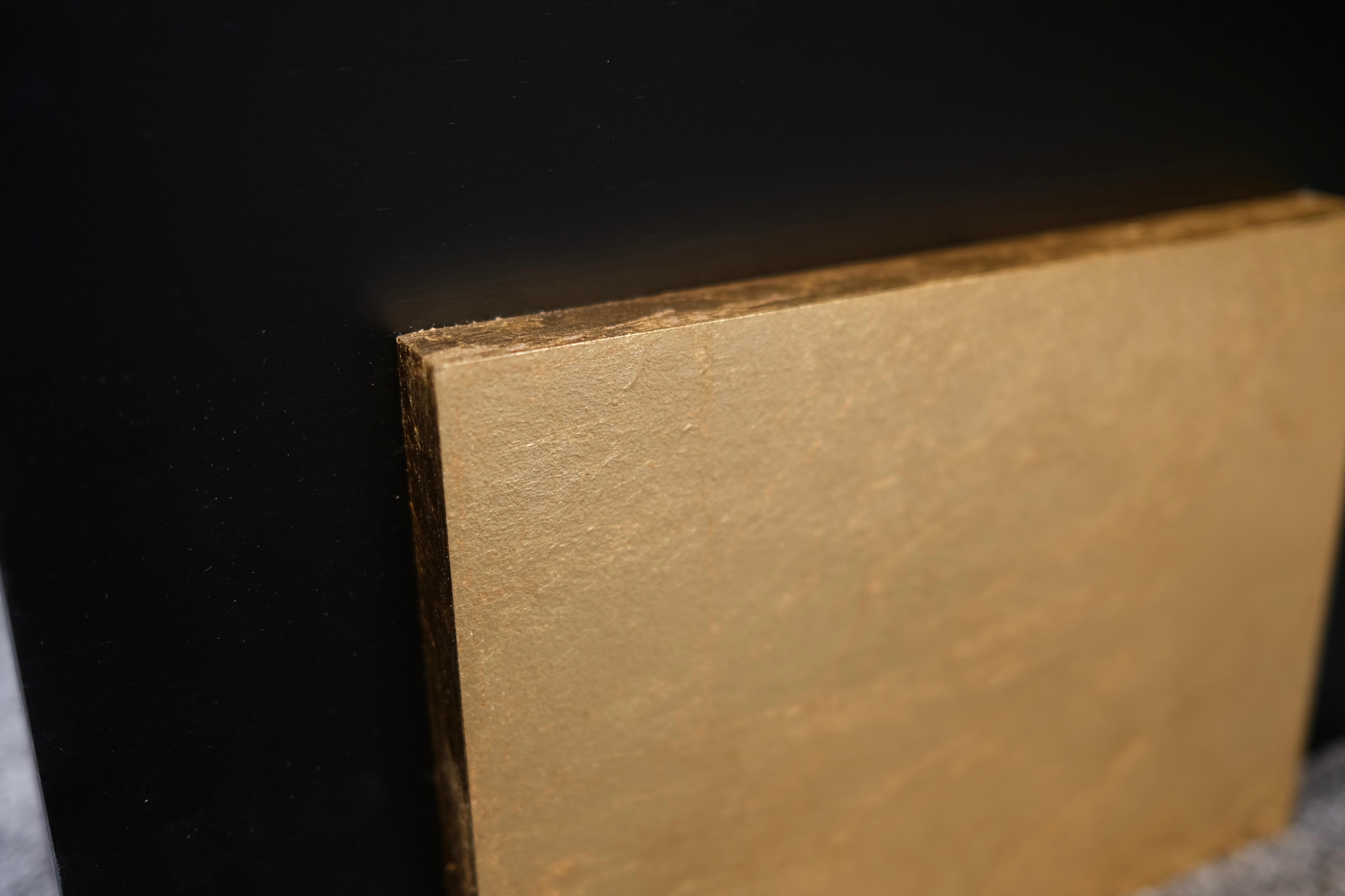 Metà XX secolo Art Deco Folding Screen with Gilded Panels and Painted Birds, France 1930/40s in vendita