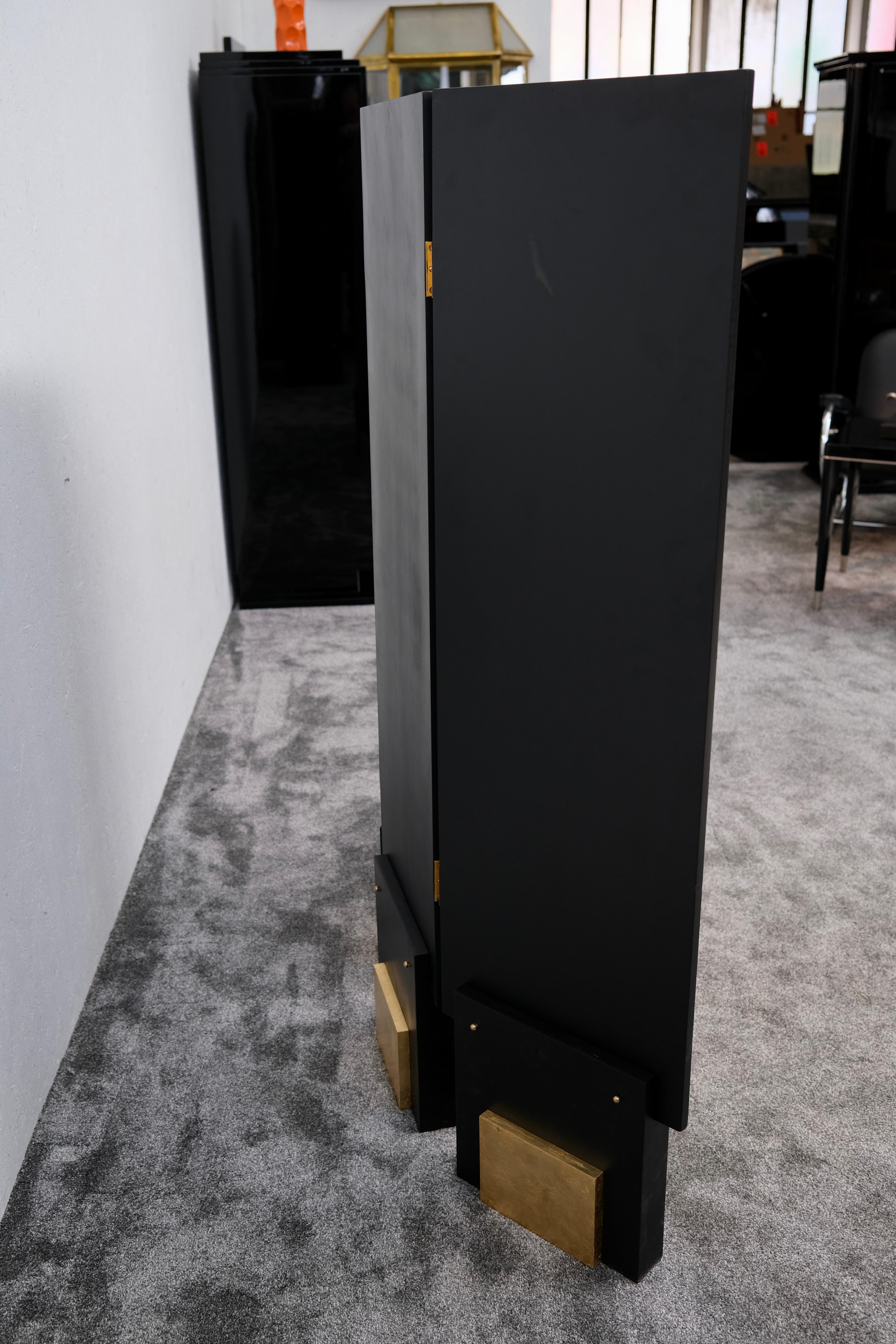 Lacca Art Deco Folding Screen with Gilded Panels and Painted Birds, France 1930/40s in vendita