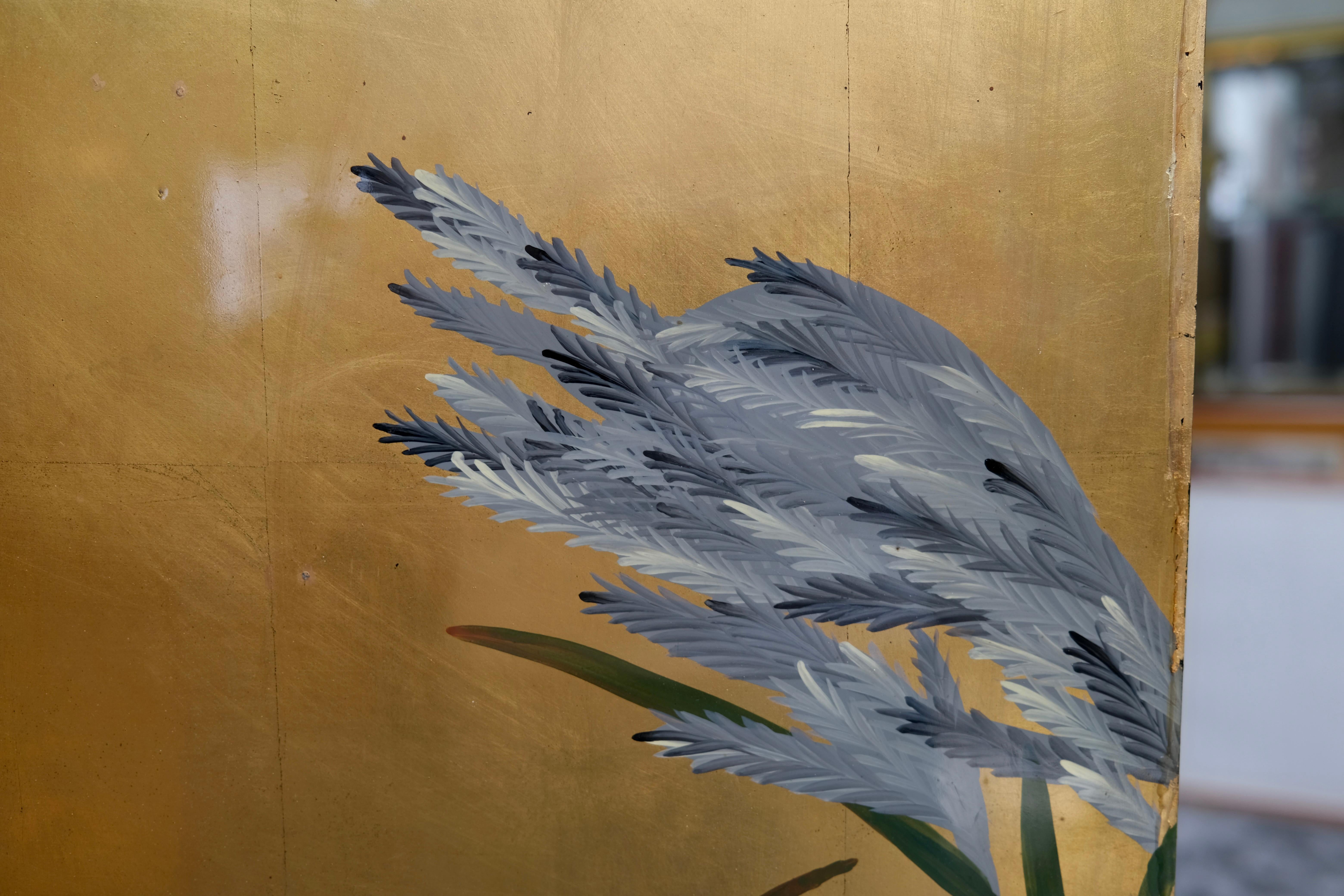 Art Deco Folding Screen with Gilded Panels and Painted Birds, France 1930/40s in vendita 1