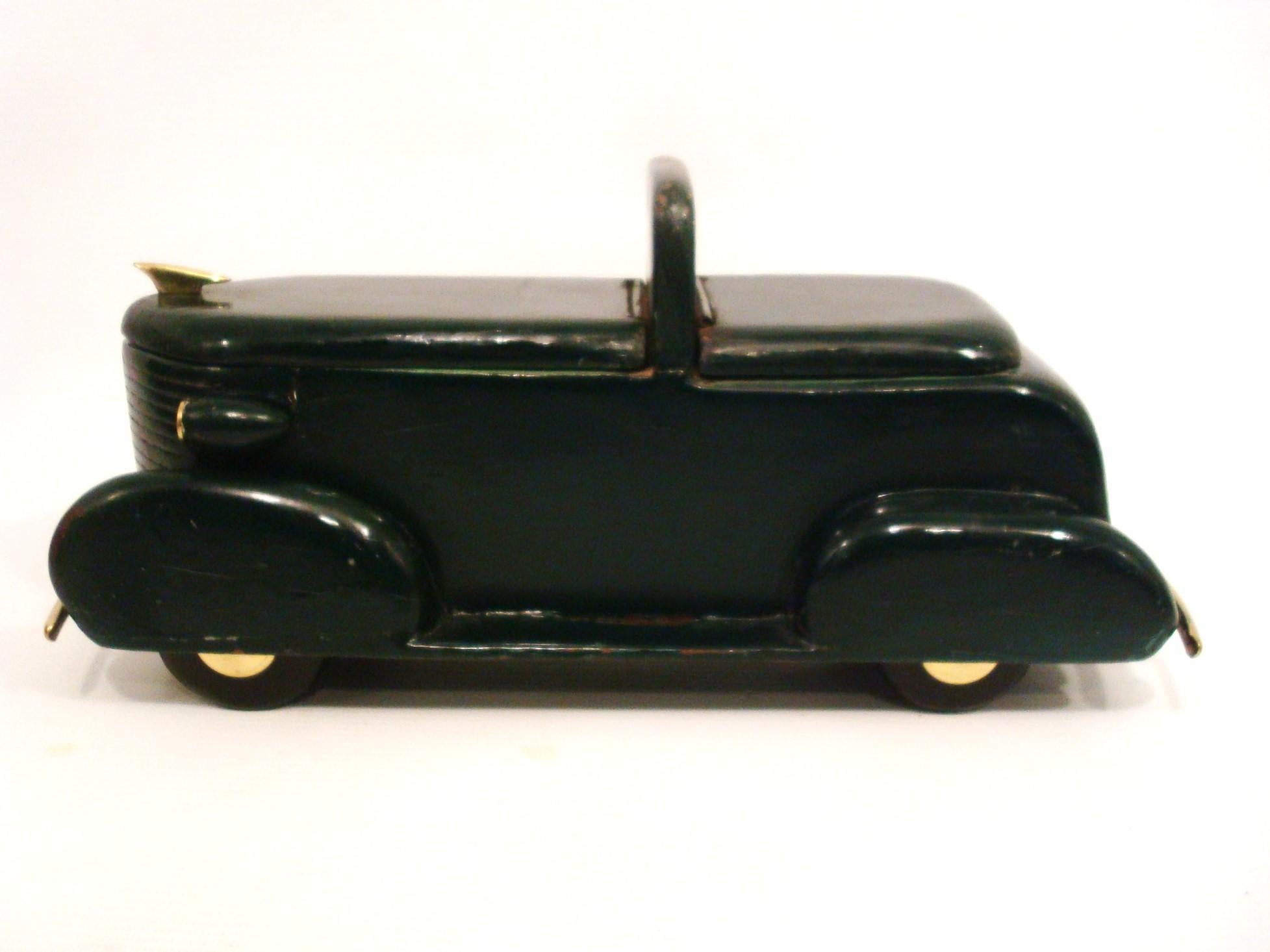 Coche Art Decó / Folk Art tallado a mano, EE.UU. Años 40.
Caja de madera para coche / juguete / contenedor. No estoy seguro de qué 
para lo que se hizo,  pero es Fantástico. 
Muy bonita pieza de escritorio de Automobilia.
Envío gratuito.


Estamos