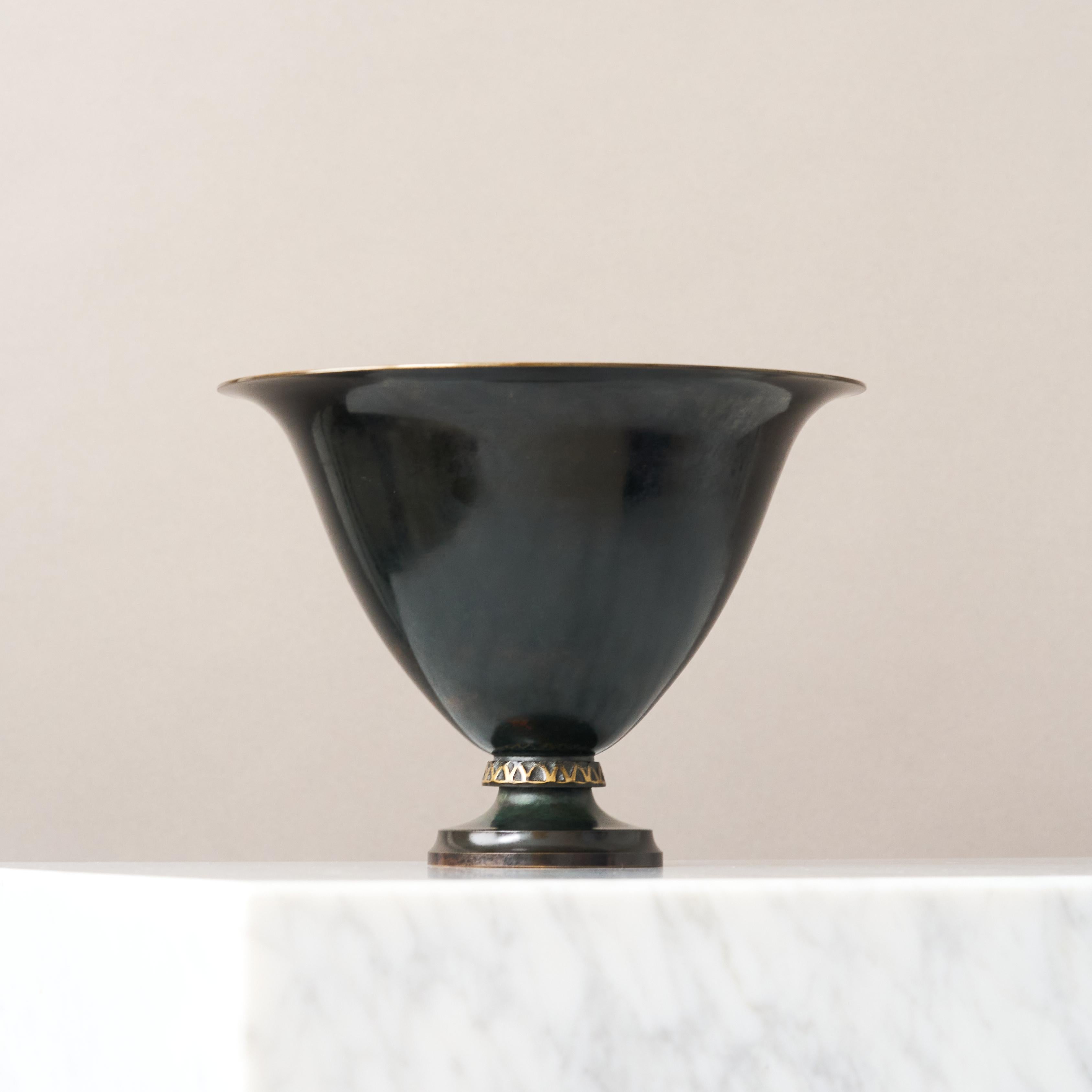 Bol en bronze à pied Art déco par Frederiksberg Bronce, Danemark, années 1930. Bon état - En vente à Malmö, SE