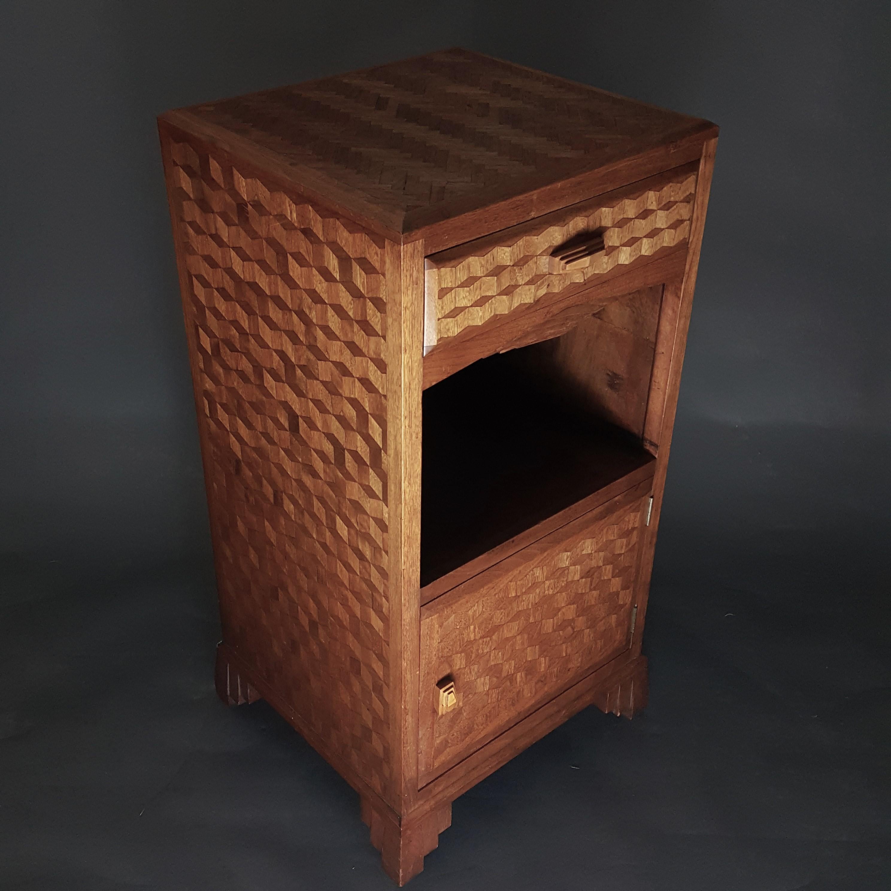Art déco Armoire de chevet en parquet Art Déco 1930 en vente