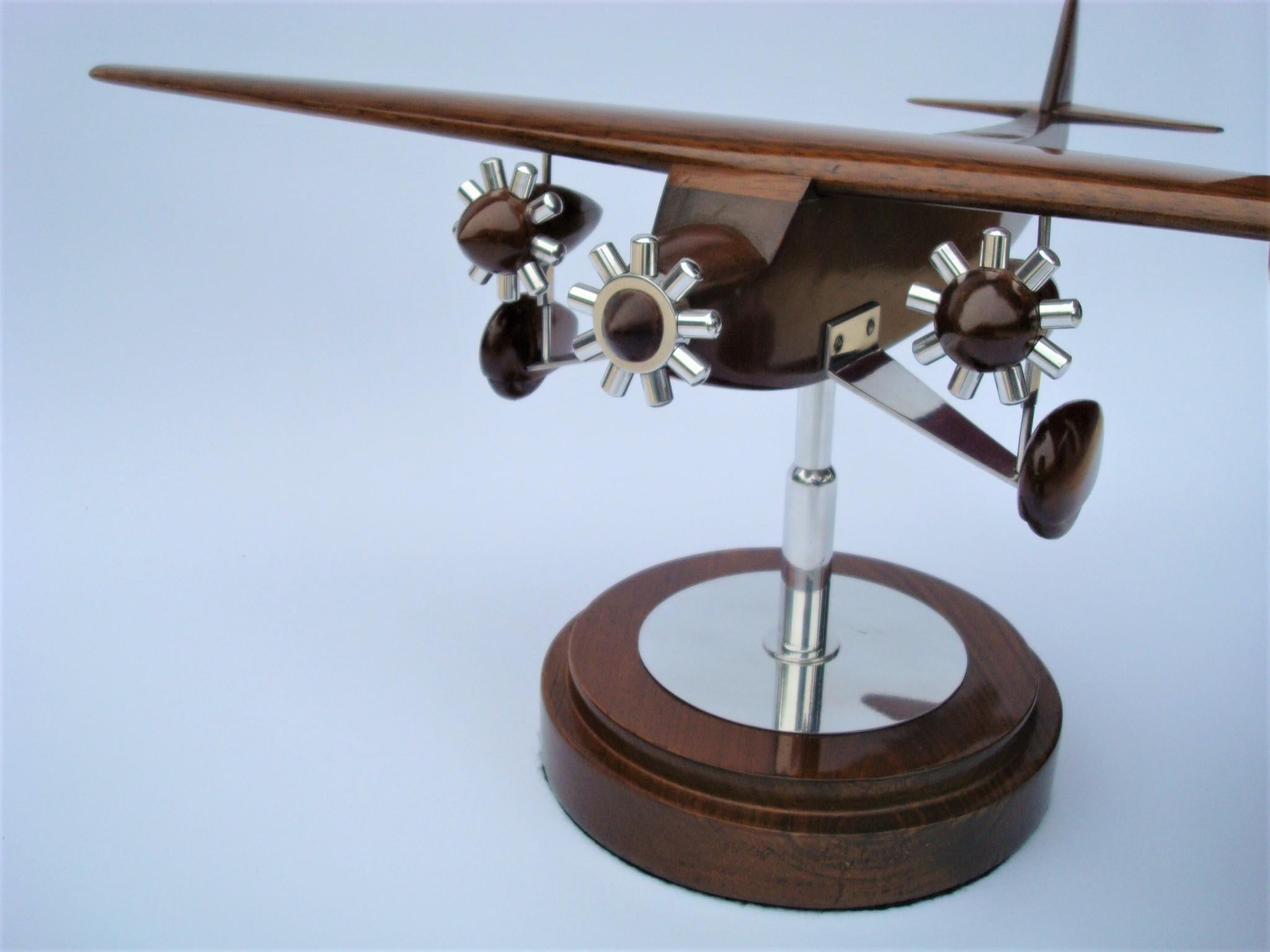 Art Deco Ford Trimotor Desk Airplane Wooden Model, ca. 1925 In Good Condition For Sale In Buenos Aires, Olivos