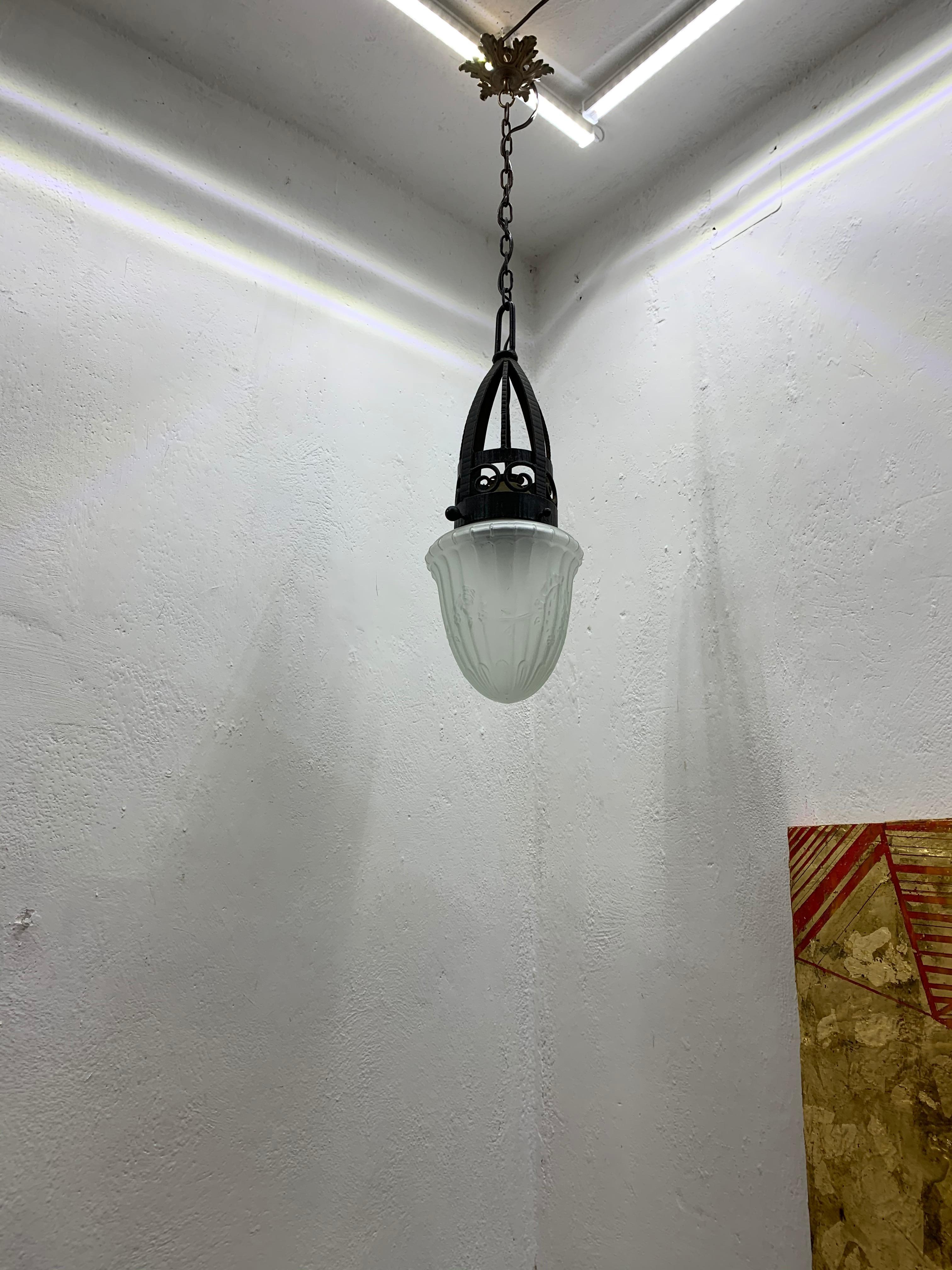 Lanterne Art Déco en fer forgé et verre pressé ITSO Edgar Brandt:: vers 1930 Bon état - En vente à Merida, Yucatan