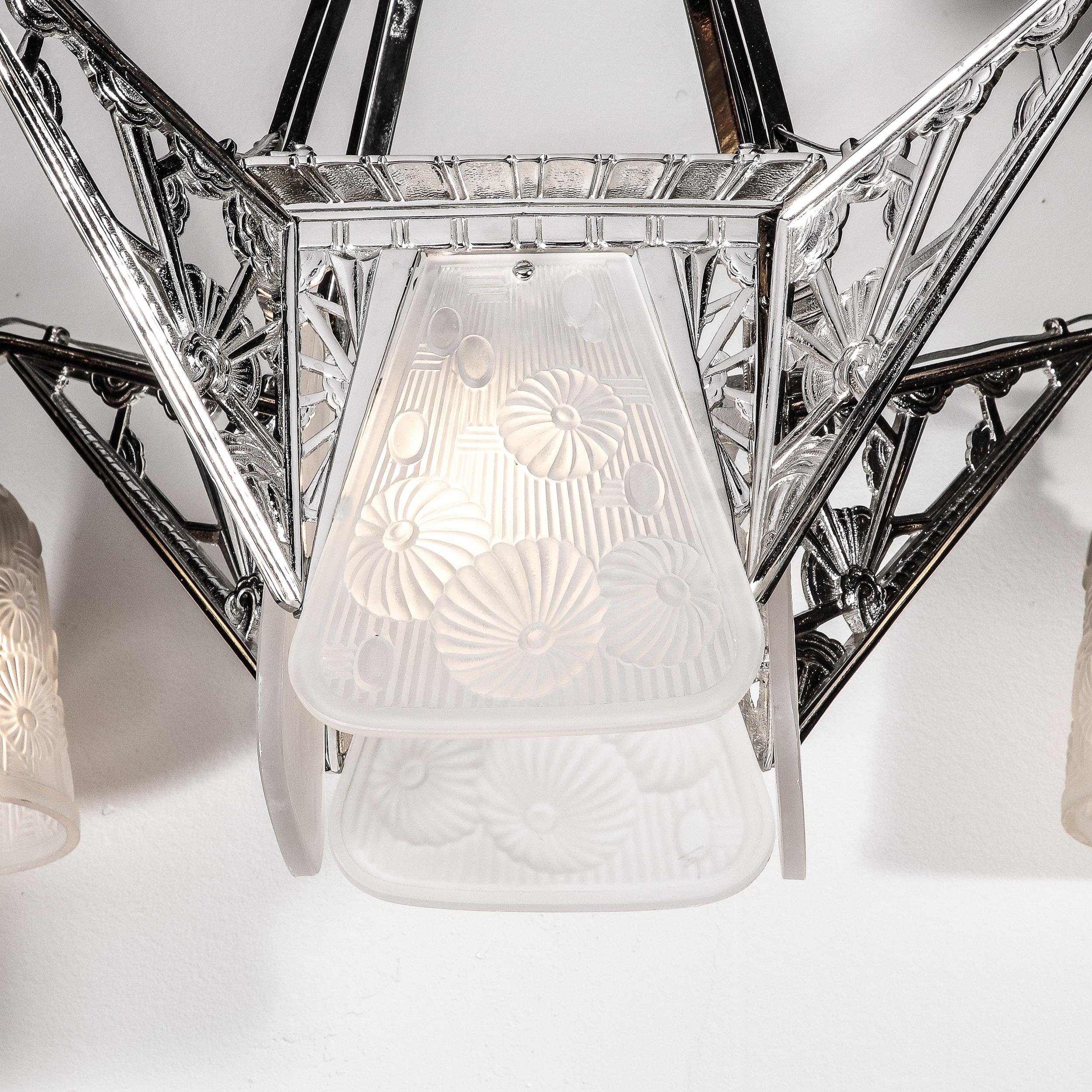 Vierarmiger Art-Déco-Kronleuchter aus Milchglas und vernickelter Bronze von Daum Nancy  im Angebot 11