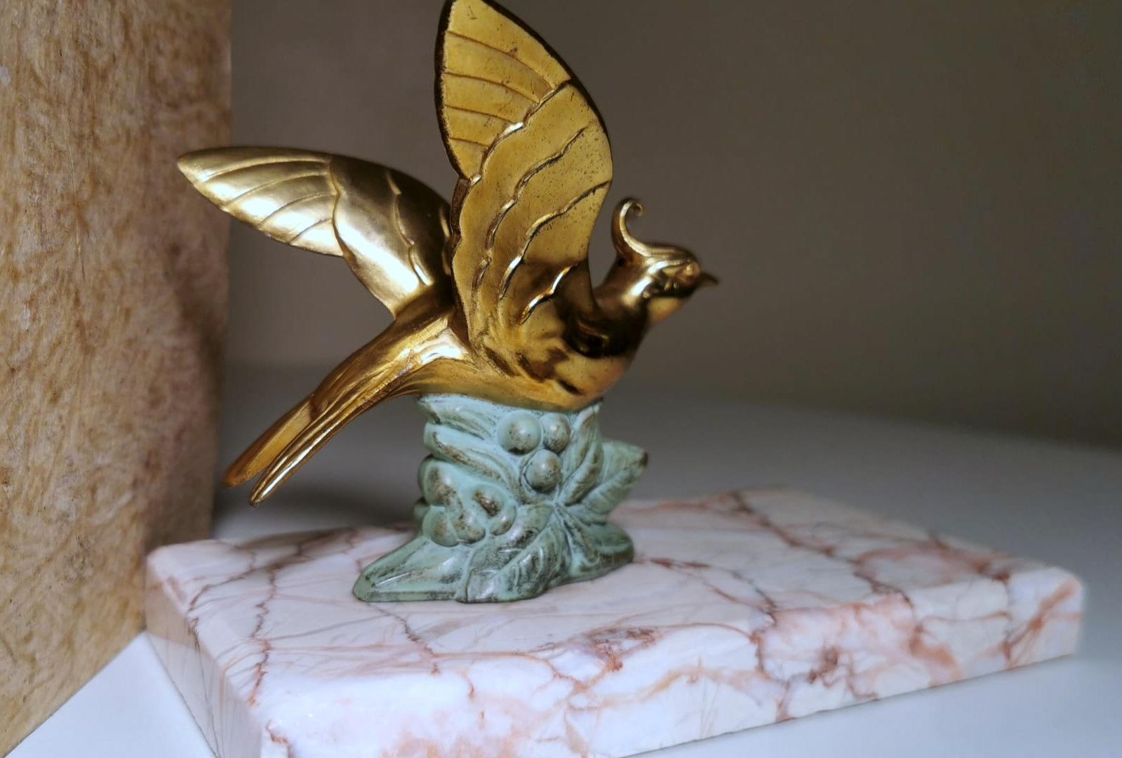 Art Deco France Pair Of Metal Bird Bookends With Fine Marble Base For Sale 1