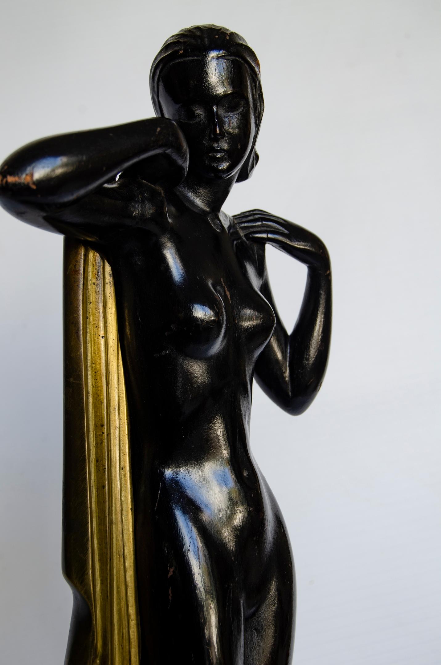 Art Déco Francia Escultura de mujer Art Decó en venta