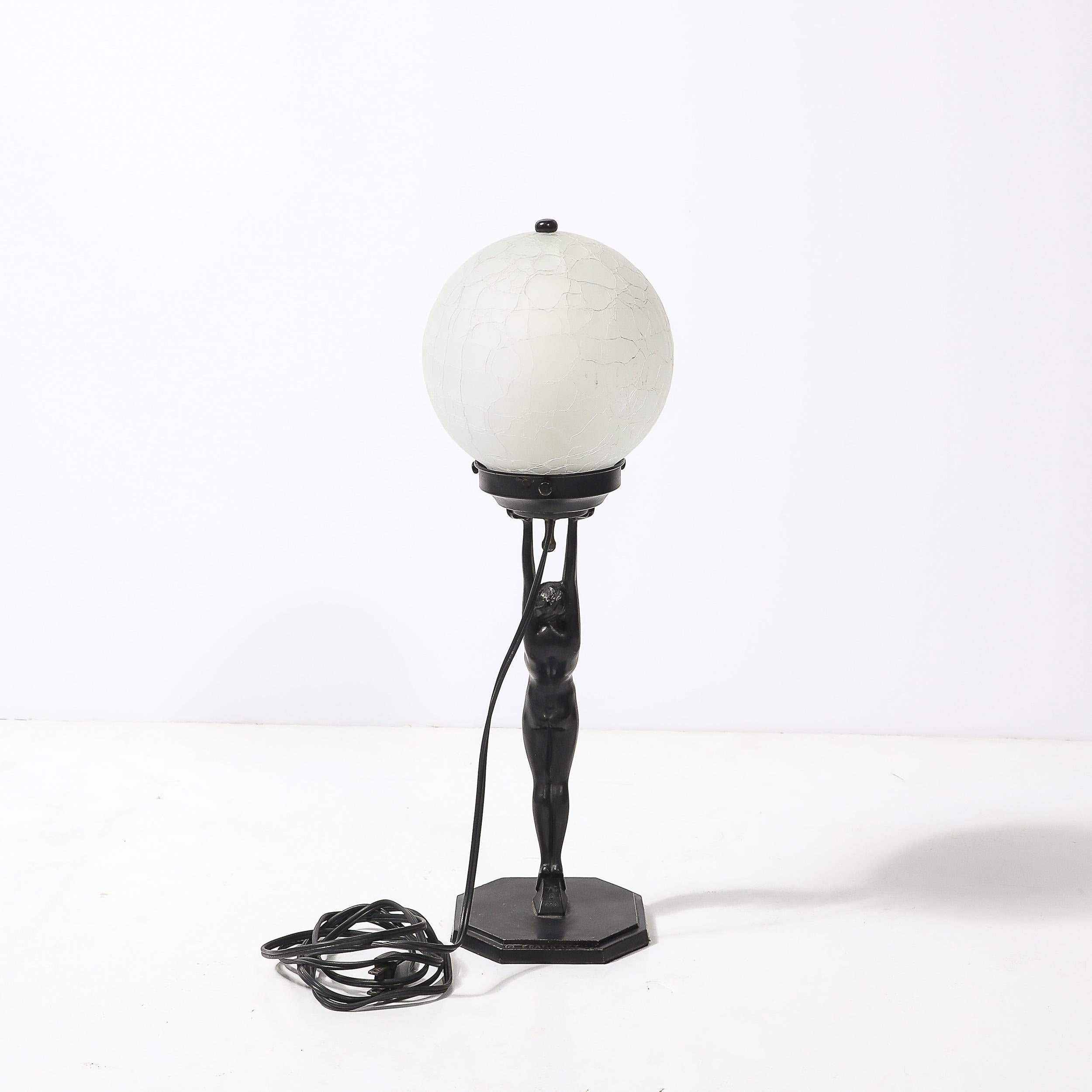 Lampada da tavolo Art Deco Frankart L210 con paralume in bronzo nudo e vetro bianco craqueleur in vendita 3