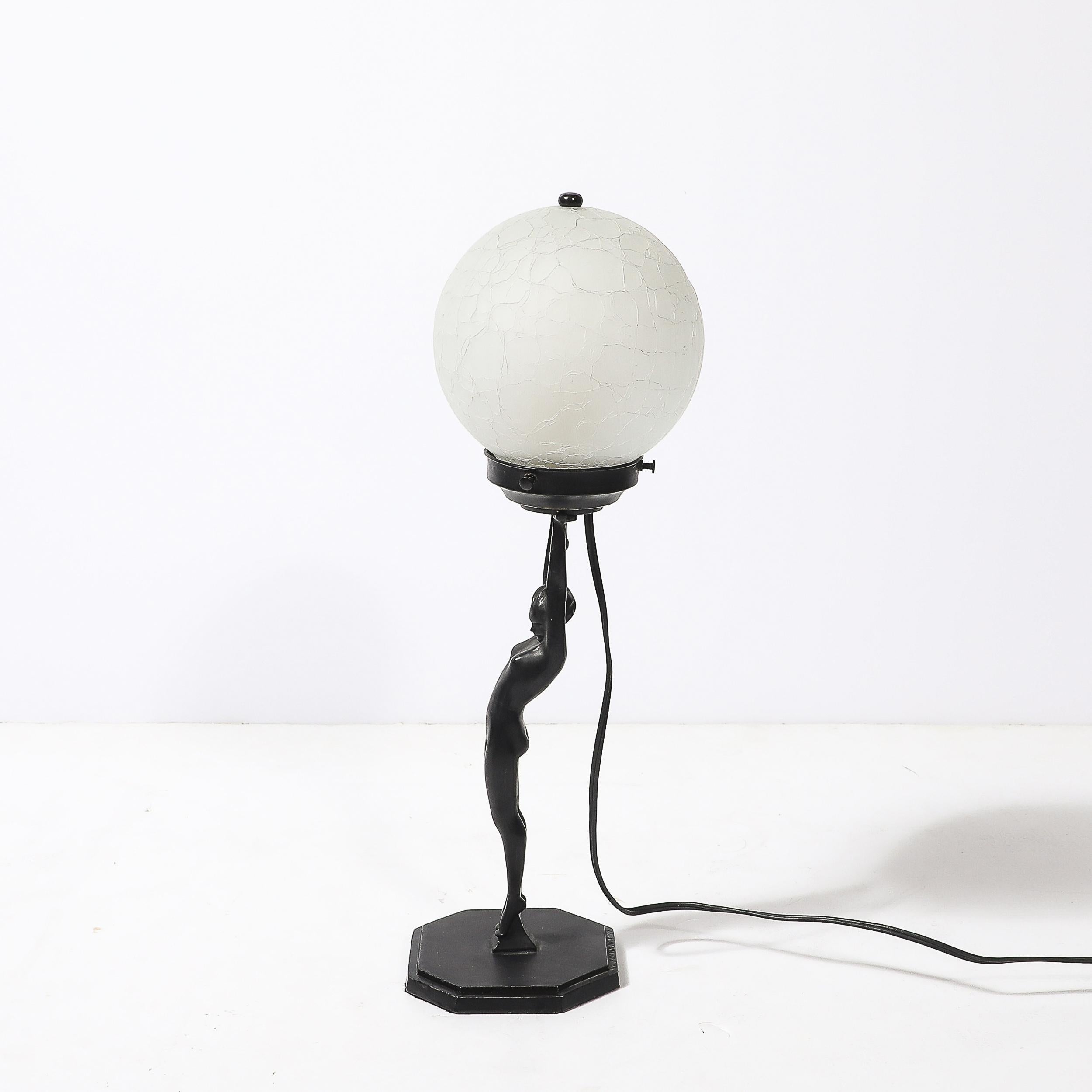 Lampada da tavolo Art Deco Frankart L210 con paralume in bronzo nudo e vetro bianco craqueleur in vendita 5