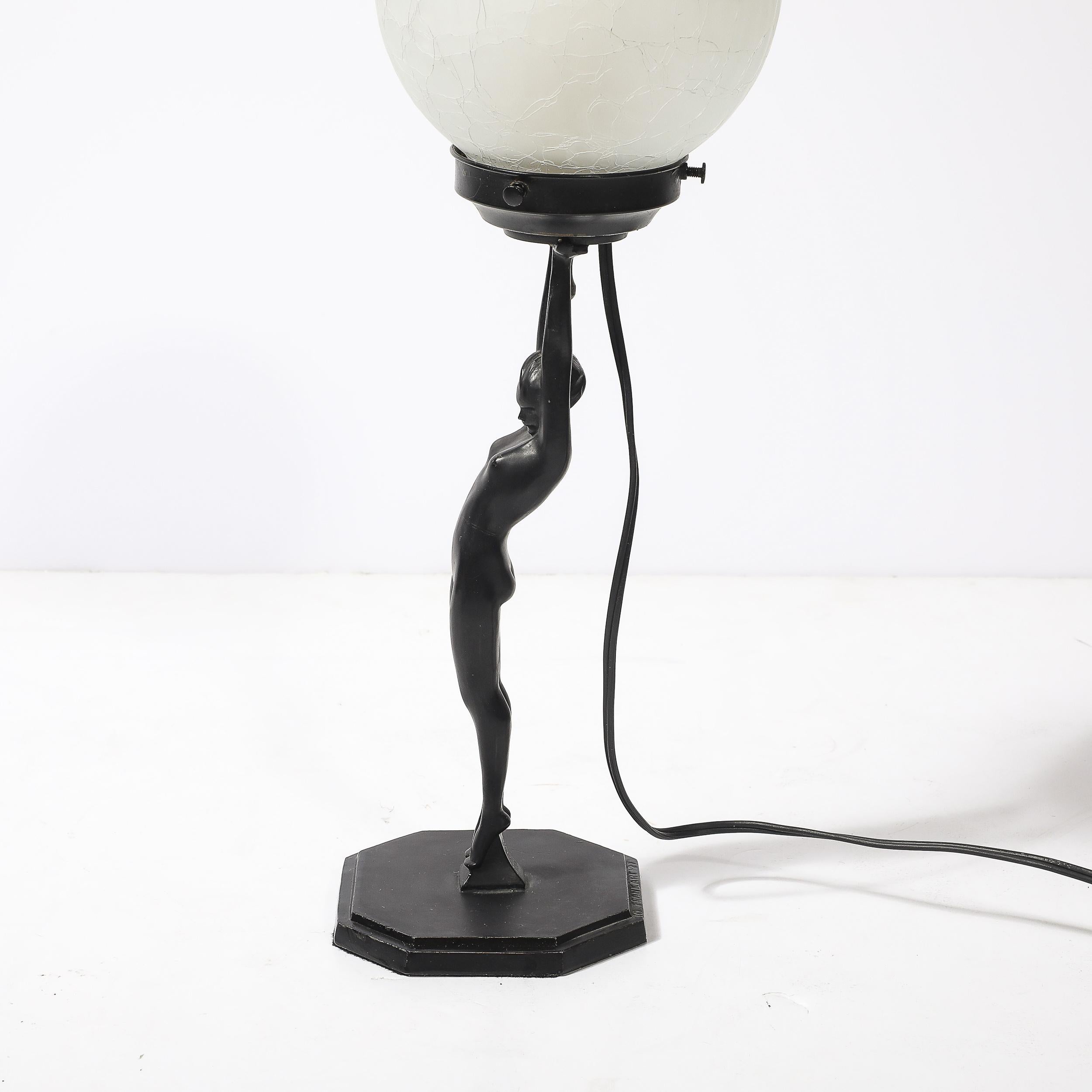 Lampada da tavolo Art Deco Frankart L210 con paralume in bronzo nudo e vetro bianco craqueleur in vendita 6